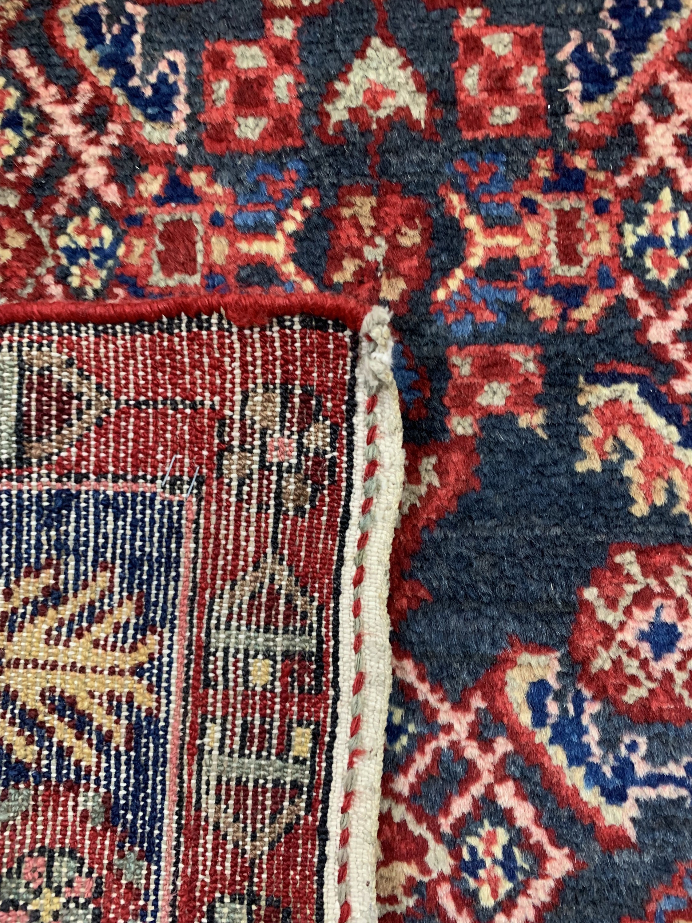 Detail d: Hosseinabad, Persien, Mitte 20.Jhd, Wolle auf Baumwolle, ca. 498 x 103 cm, EHZ: 2