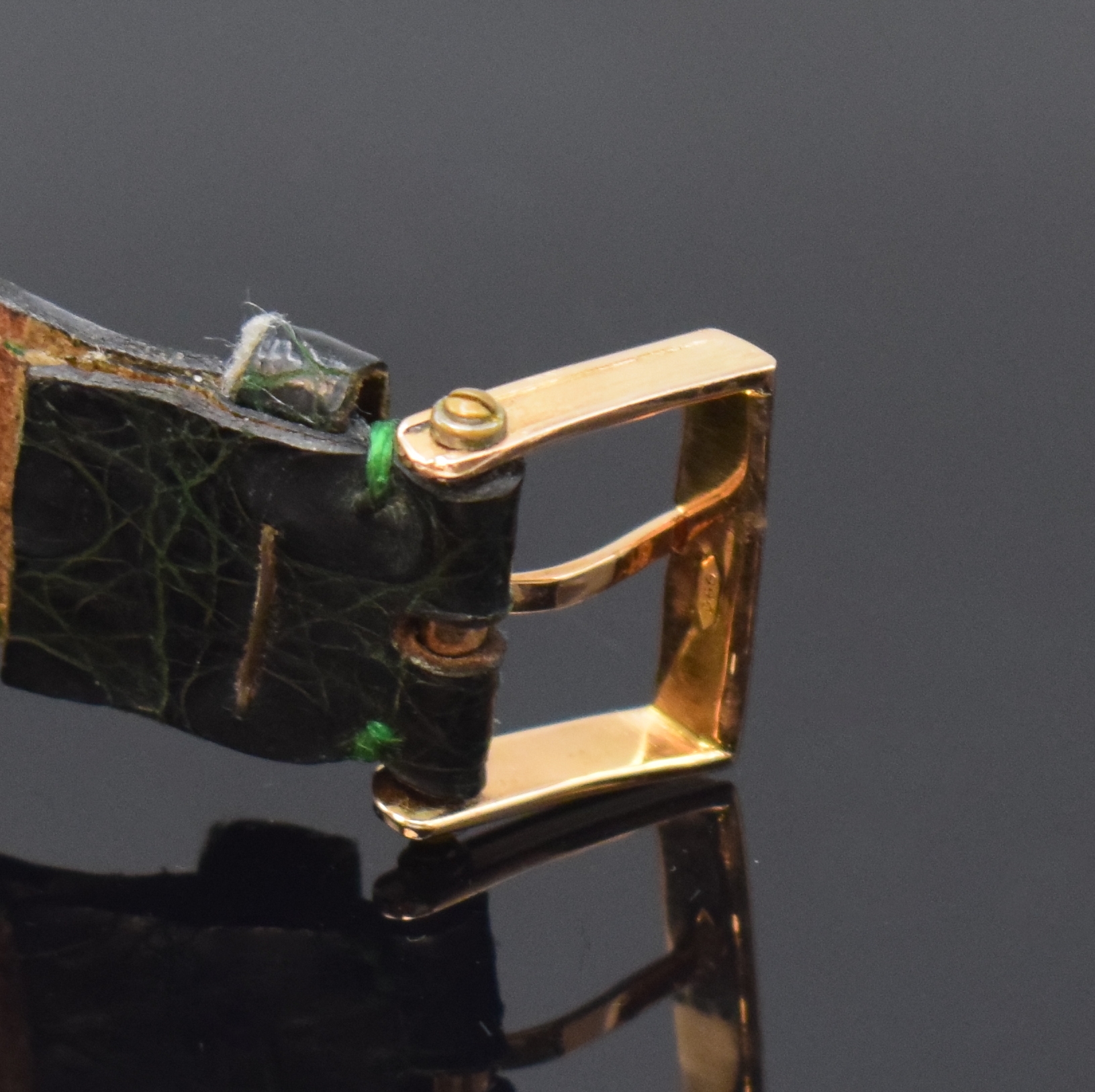 Detail b: POLJOT Herrenarmbanduhr in RG 585/000, Russland um 1995, Handaufzug, beids. vergl. Geh., Boden aufgedr., Lederband m. Dornschl. in RG 585/000, ...