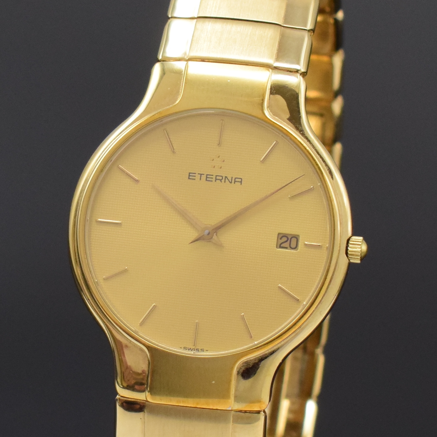 Detail a: ETERNA vergoldete Armbanduhr, Schweiz um 1990, quarz, Geh. an verg. orig. Band m. dopp. Faltschl., Boden aufgedr., goldfarb. Strukturzifferbl. m. ...