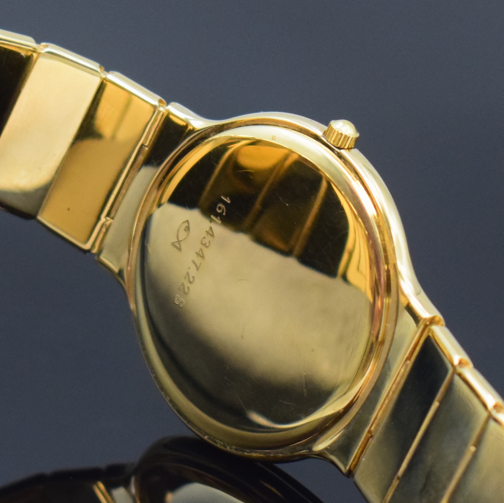 Detail d: ETERNA vergoldete Armbanduhr, Schweiz um 1990, quarz, Geh. an verg. orig. Band m. dopp. Faltschl., Boden aufgedr., goldfarb. Strukturzifferbl. m. ...