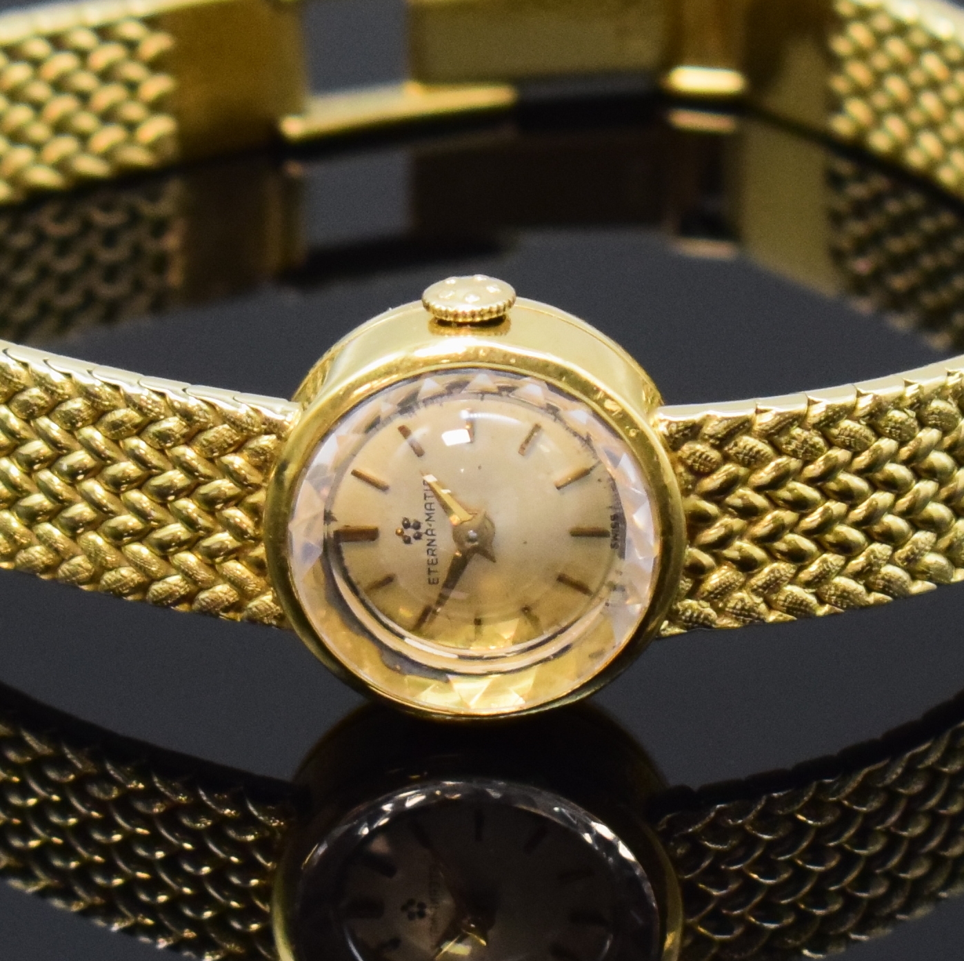 Detail a: ETERNA-MATIC Damenarmbanduhr Golden Heart in GG 750/000, Schweiz um 1960, Automatik, Geh. an neutr. GG 585/000 Band, Boden aufgedr., silb. Zifferbl. ...