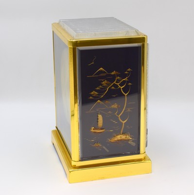 26787944c - Jaeger-LeCoultre table clock series Atmos Marina, Switzerland around 1980, lavish case, Messingaußenteile gold plated, front and both sides with representation Chinese scene, gold-plated movement with torsion-pendulum, wound by barometric pressure changes, chain and barrel, Aneroid-cell, (Perpetuum-Mobile), measures approx. 23 x 18 x 14 cm, condition 2 -3