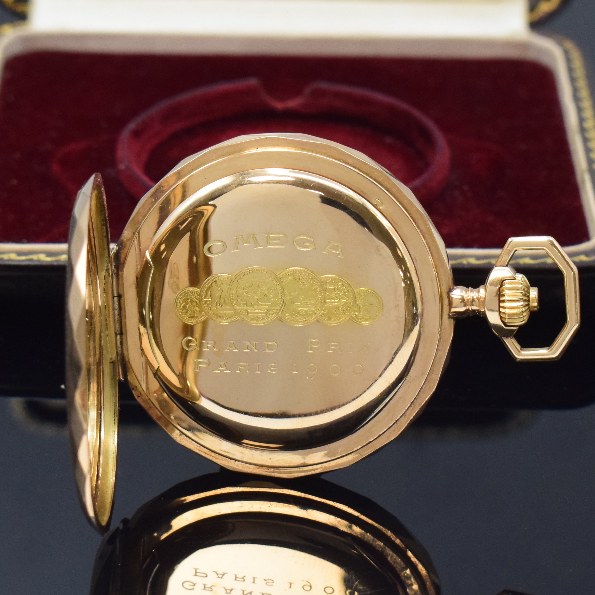 Detail e: OMEGA Savonette in RoseG 585/000, Schweiz um 1905, facettiertes 3-Deckel Goldgeh., Emailblatt m. arab. Zahlen, mattverg. Ankerwerk im typ. ...