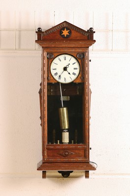 Image Wanduhr, elektrisch, um 1930, Holzgehäuse verziert u. profiliert, sek. lackiert, ...