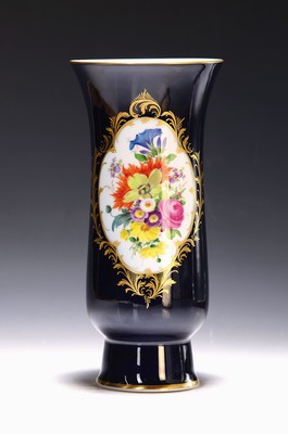 Image Vase, Meissen, 60er Jahre, kobaltblauer Grund, in Reserve Blumenbukettmalerei, ...