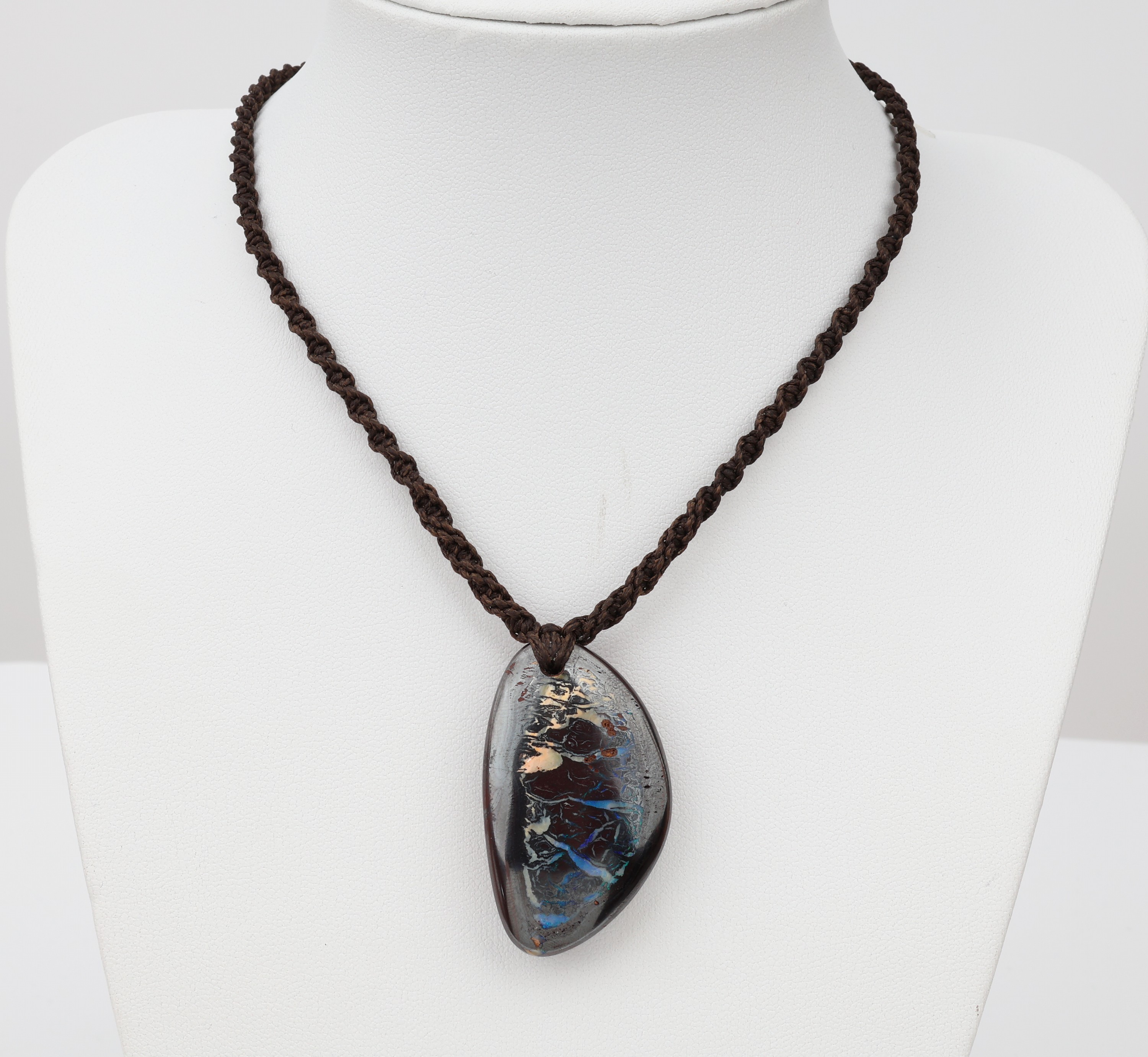 Boulder Opal Collier, Multistring-Collier aus geflochtenen Polyesterfäden, Yawah-BoulderOpal ca. 85 ct, L. stufenlos verstellbar ca. 40-72 cm, ...