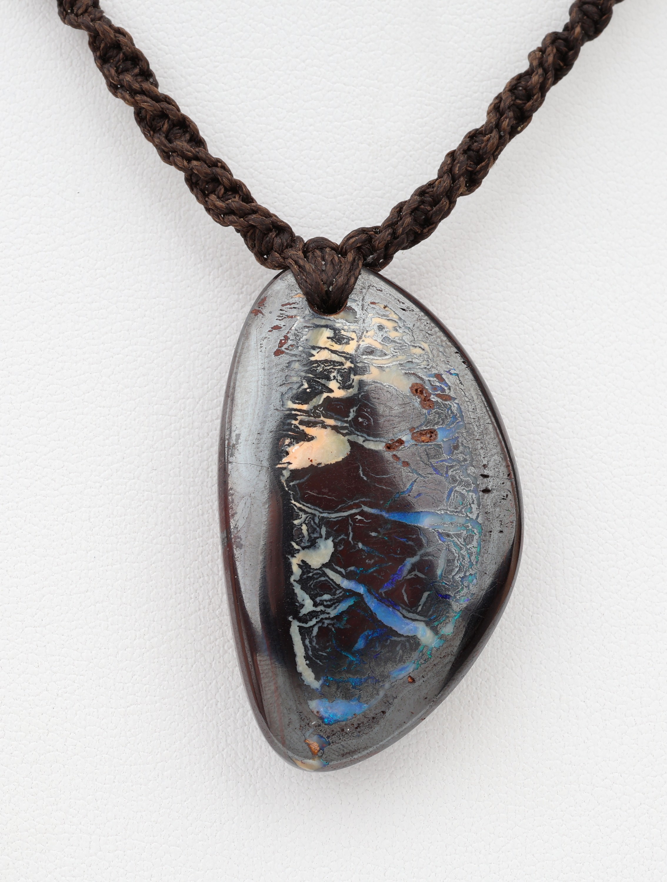 Detail a: Boulder Opal Collier, Multistring-Collier aus geflochtenen Polyesterfäden, Yawah-BoulderOpal ca. 85 ct, L. stufenlos verstellbar ca. 40-72 cm, ...