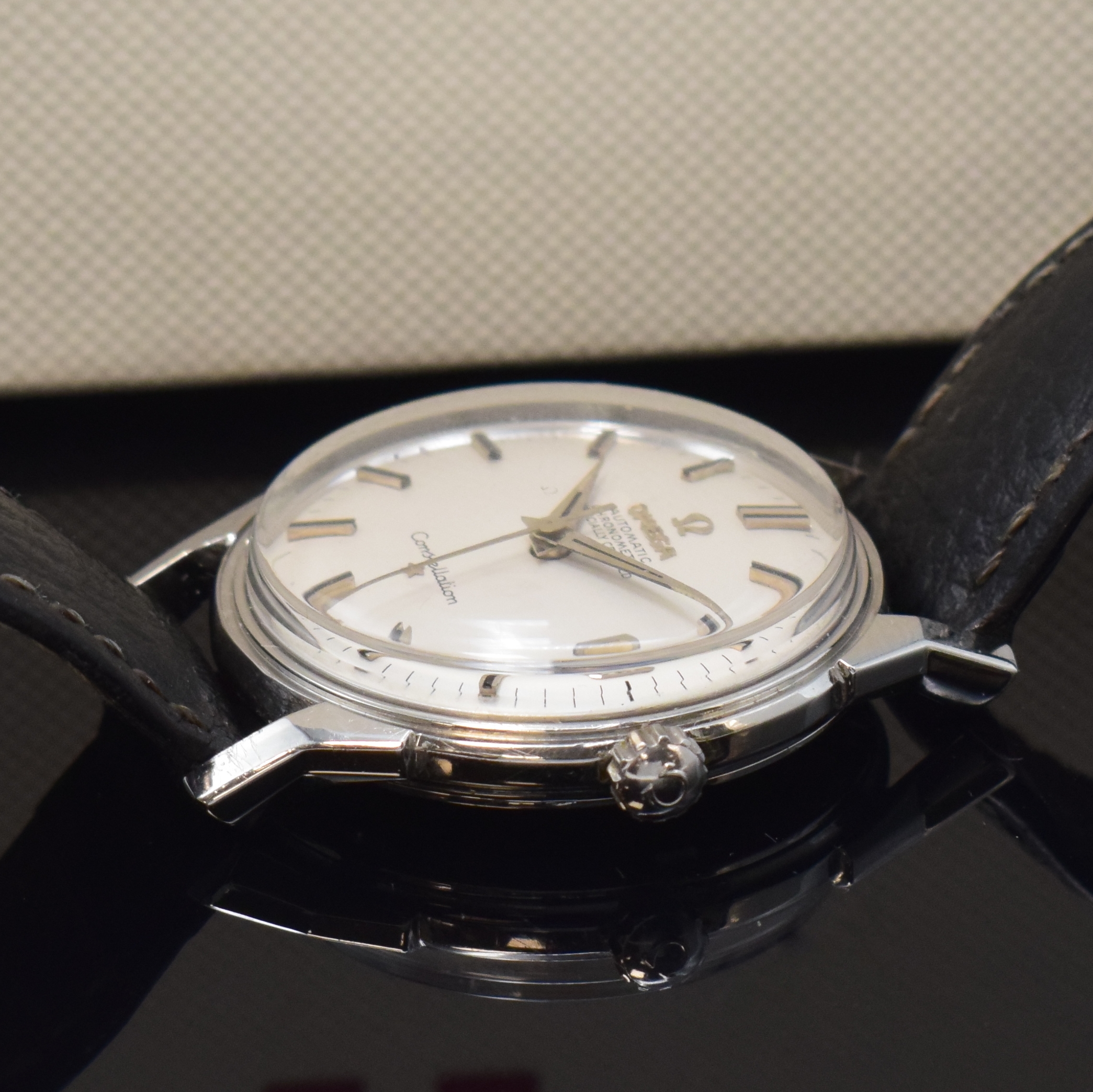 Detail c: OMEGA Constellation Herrenarmbanduhr in Stahl Referenz 168.005, Schweiz um 1965, Automatik, 2-teil. Geh., verschr. Boden m. Sternwarten-Symbol, vers. ...
