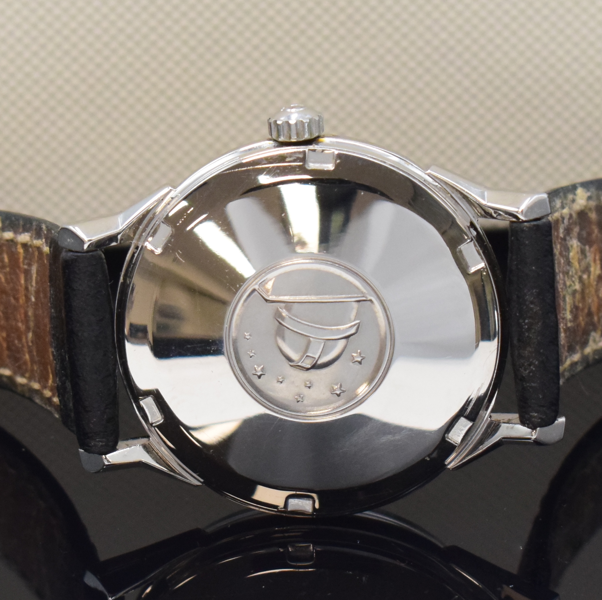 Detail d: OMEGA Constellation Herrenarmbanduhr in Stahl Referenz 168.005, Schweiz um 1965, Automatik, 2-teil. Geh., verschr. Boden m. Sternwarten-Symbol, vers. ...