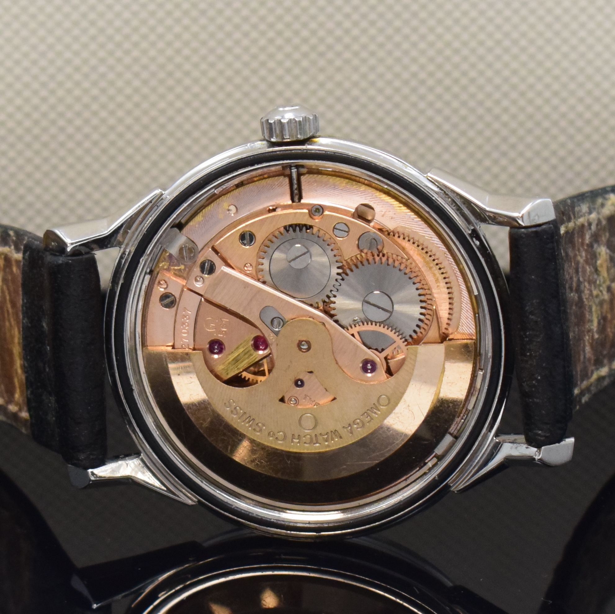 Detail e: OMEGA Constellation Herrenarmbanduhr in Stahl Referenz 168.005, Schweiz um 1965, Automatik, 2-teil. Geh., verschr. Boden m. Sternwarten-Symbol, vers. ...