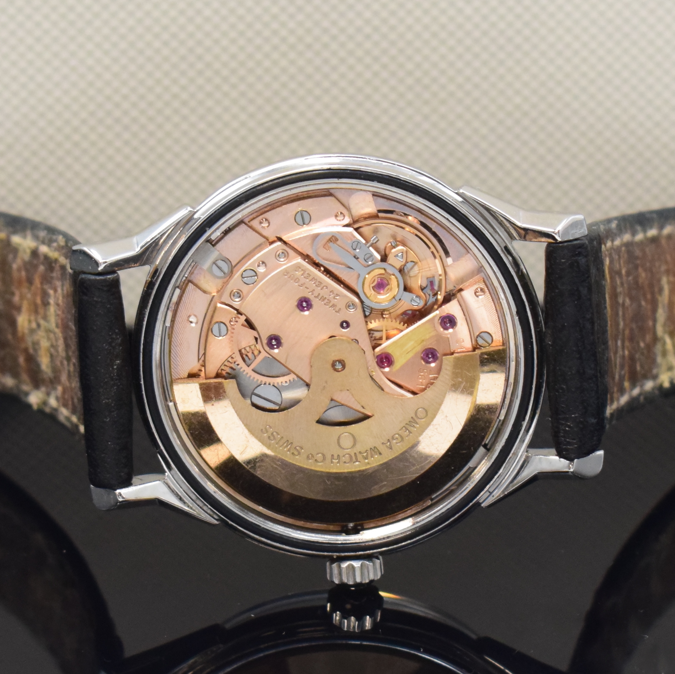Detail f: OMEGA Constellation Herrenarmbanduhr in Stahl Referenz 168.005, Schweiz um 1965, Automatik, 2-teil. Geh., verschr. Boden m. Sternwarten-Symbol, vers. ...