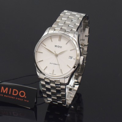 Image MIDO Belluna nearly mint wristwatch reference M024207A, self winding, stainless steel case including original bracelet with butterfly buckle, on both sides glazed, screwed down case back, silvered engine-turned dial with silvered hour-indices and hands, date at 3, diameter approx. 33 mm, length approx. 19,5 cm, condition 1-2