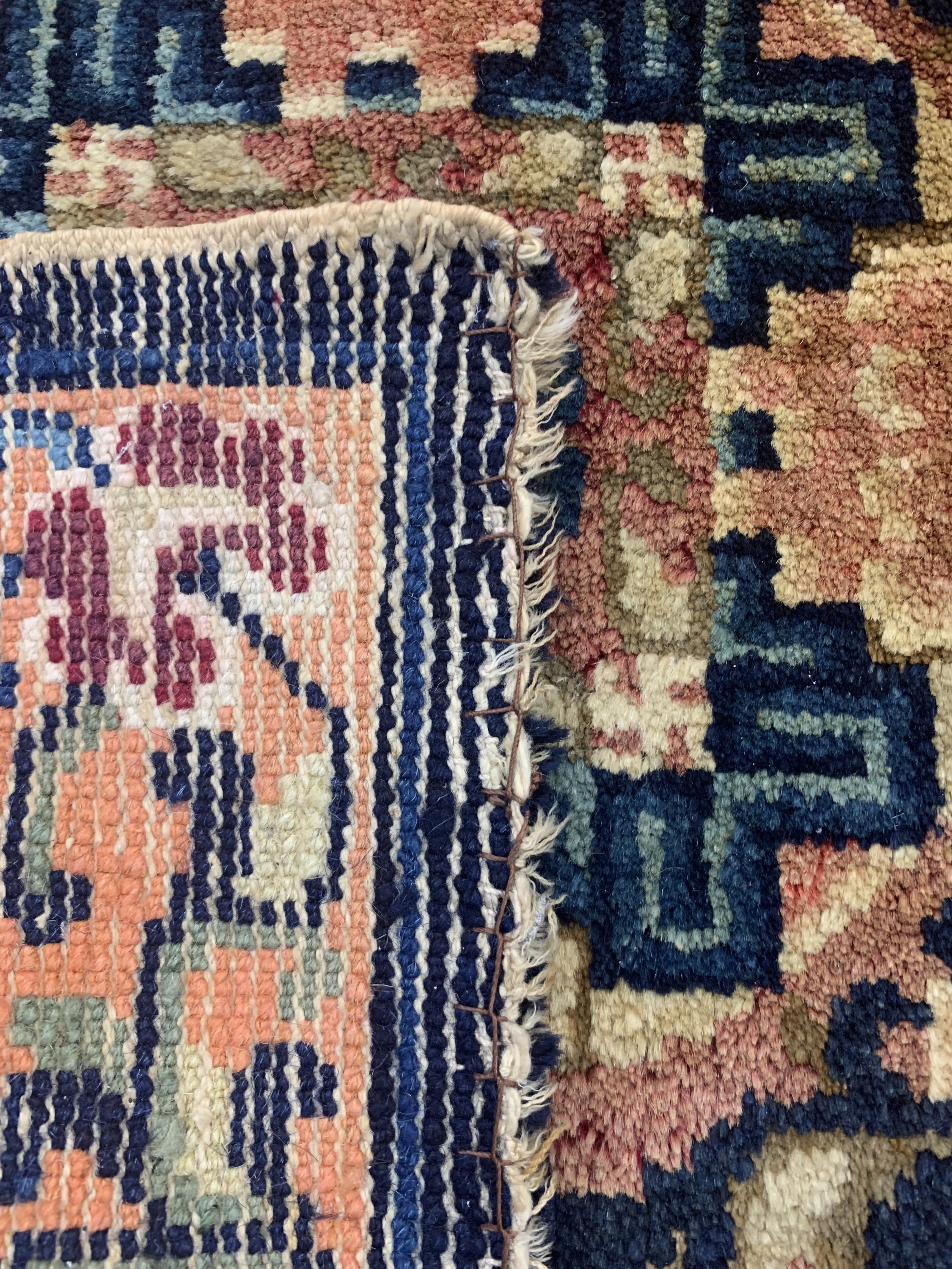 Detail d: Ning Hsia Sitzbank Teppich, China, um 1910/20, Wolle auf Baumwolle, ca. 65 x 65 cm, EHZ: 4
