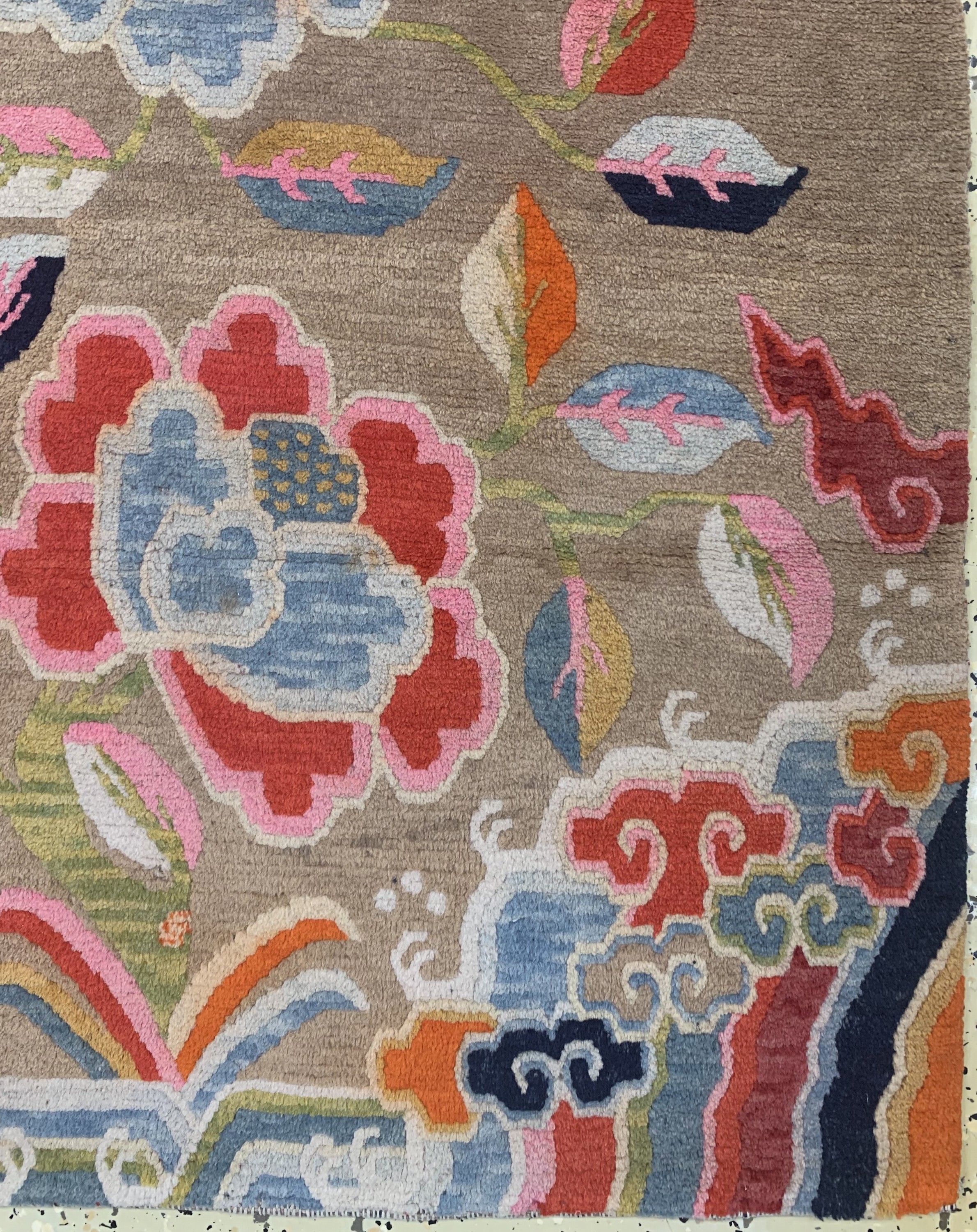 Detail a: Shigatse "Khaden", Tibet, um 1920, Wolle auf Baumwolle, ca. 145 x 89 cm, EHZ: 2, minimal Mottenfraß