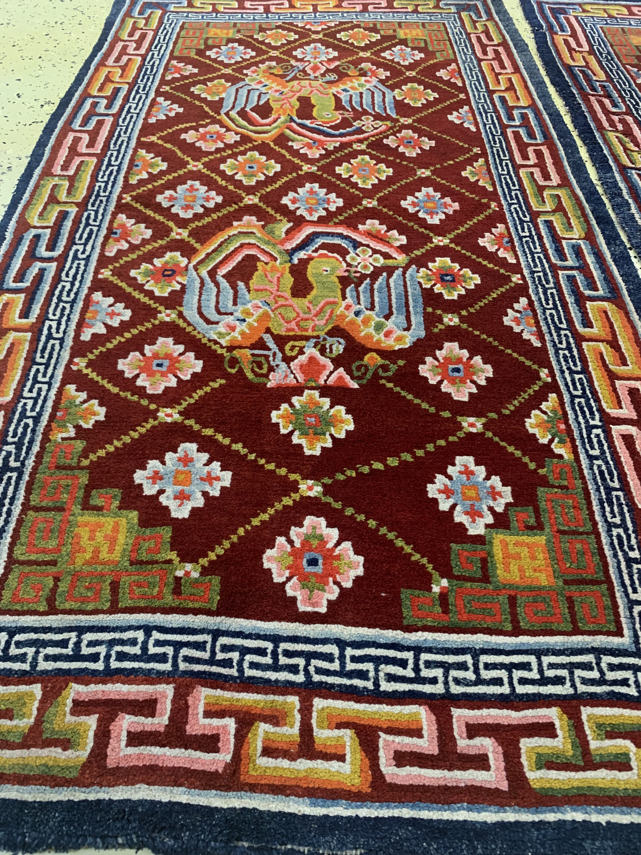 Detail c: 2 Lot Tibet Khaden, um 1920, Wolle auf Baumwolle, ca. 160 x 89 cm, EHZ: 2, minimaler Mottenfraß, ca.2cm Loch.
