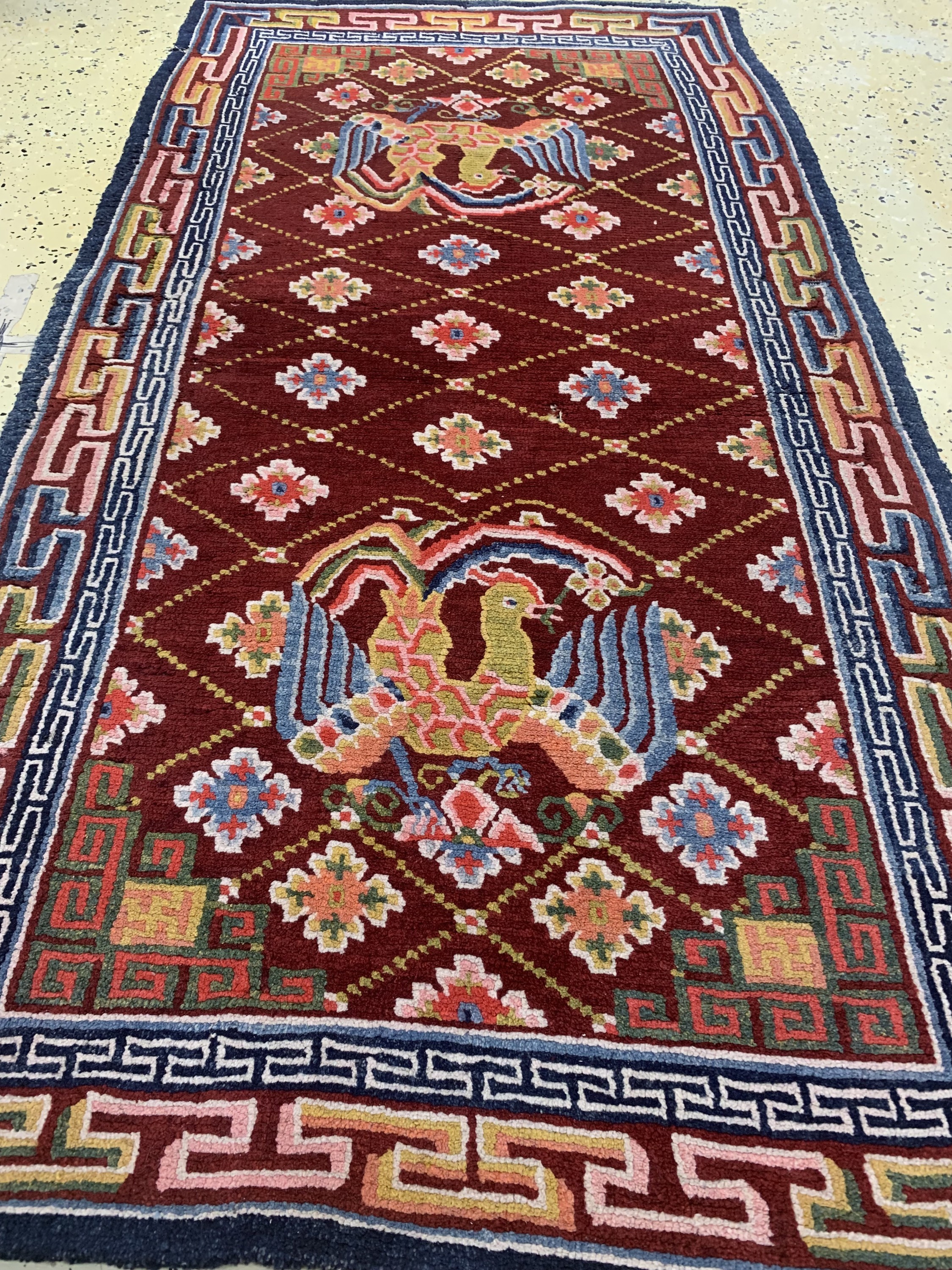 Detail h: 2 Lot Tibet Khaden, um 1920, Wolle auf Baumwolle, ca. 160 x 89 cm, EHZ: 2, minimaler Mottenfraß, ca.2cm Loch.
