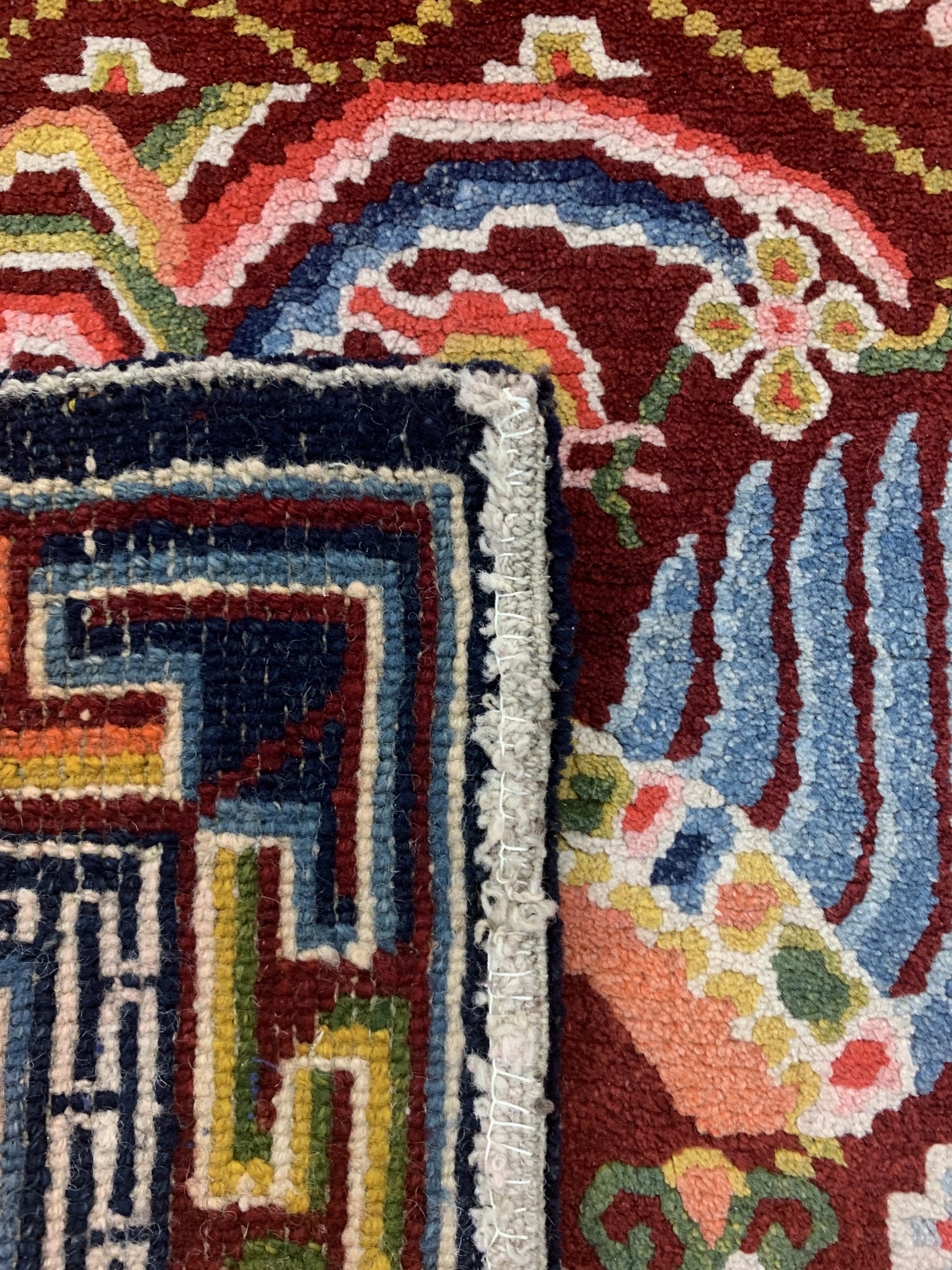 Detail i: 2 Lot Tibet Khaden, um 1920, Wolle auf Baumwolle, ca. 160 x 89 cm, EHZ: 2, minimaler Mottenfraß, ca.2cm Loch.