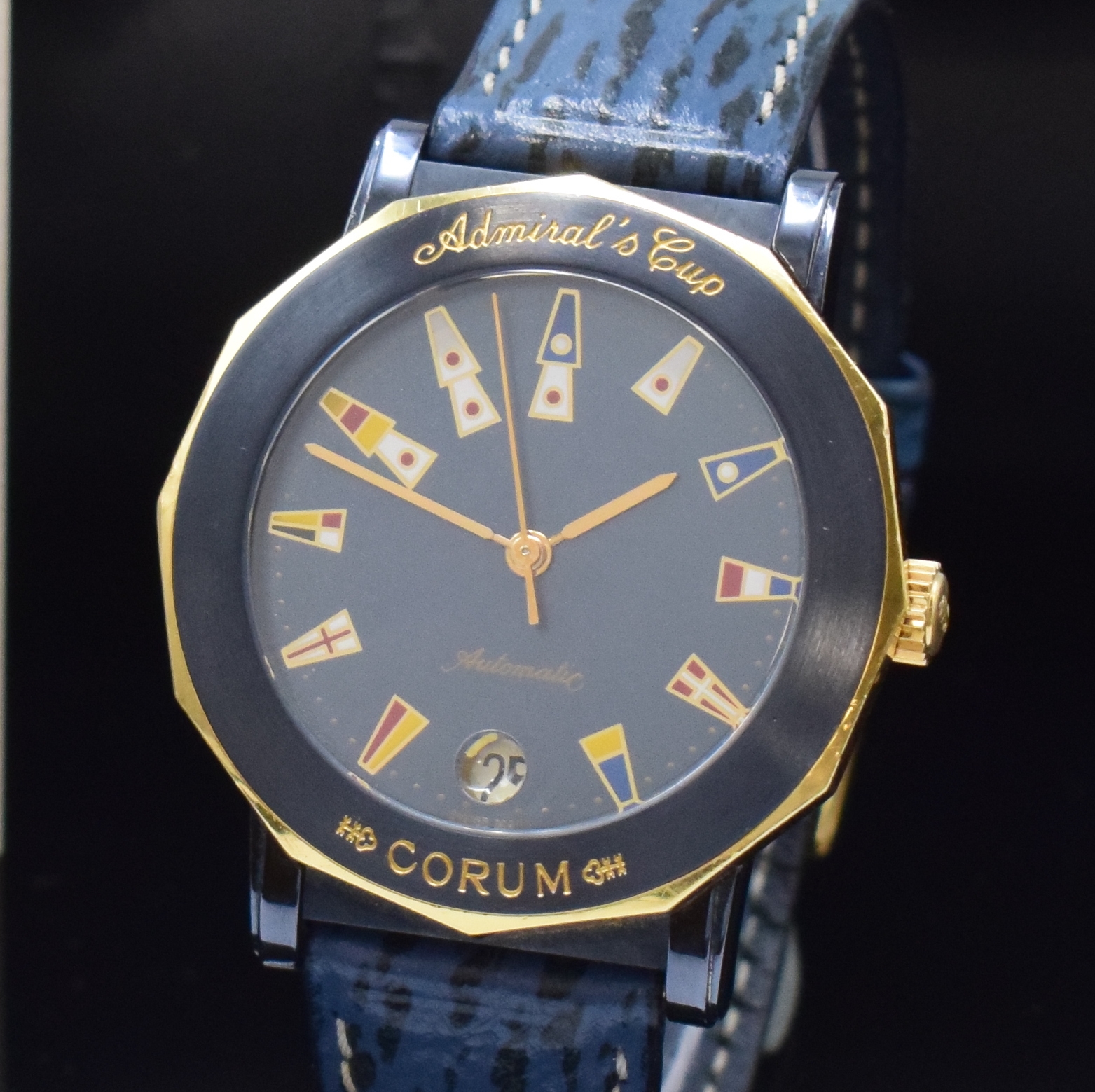 Detail a: CORUM Herrenarmbanduhr Modellserie Admiral´s Cup Referenz 89.430.31 V585, Automatik, Schweiz 1990er Jahre, gebl. Edelstahlgeh. inkl. Lederband m. ...
