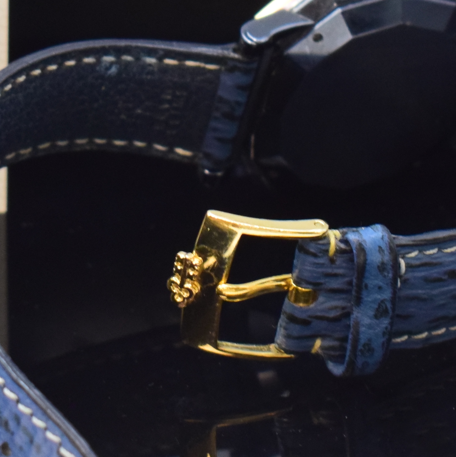 Detail b: CORUM Herrenarmbanduhr Modellserie Admiral´s Cup Referenz 89.430.31 V585, Automatik, Schweiz 1990er Jahre, gebl. Edelstahlgeh. inkl. Lederband m. ...