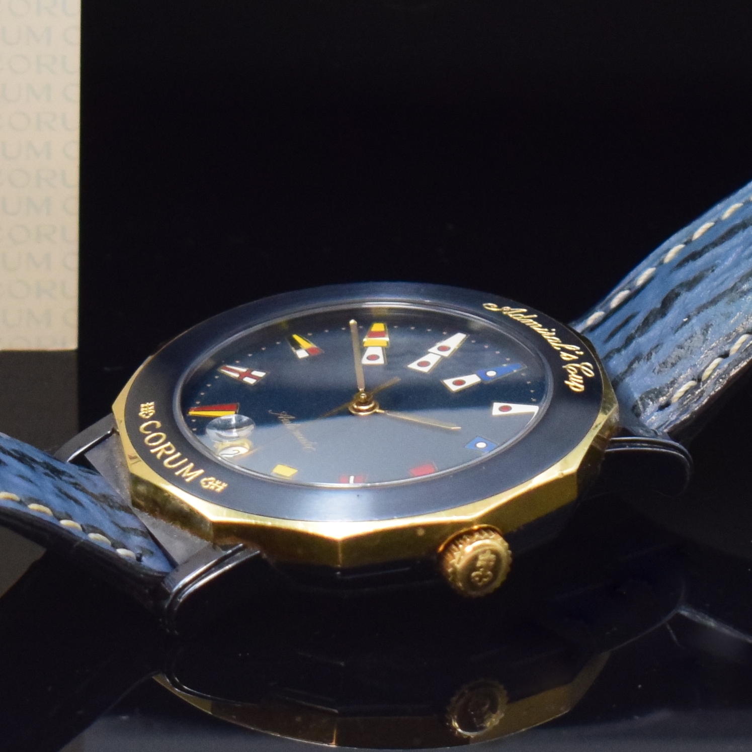 Detail c: CORUM Herrenarmbanduhr Modellserie Admiral´s Cup Referenz 89.430.31 V585, Automatik, Schweiz 1990er Jahre, gebl. Edelstahlgeh. inkl. Lederband m. ...