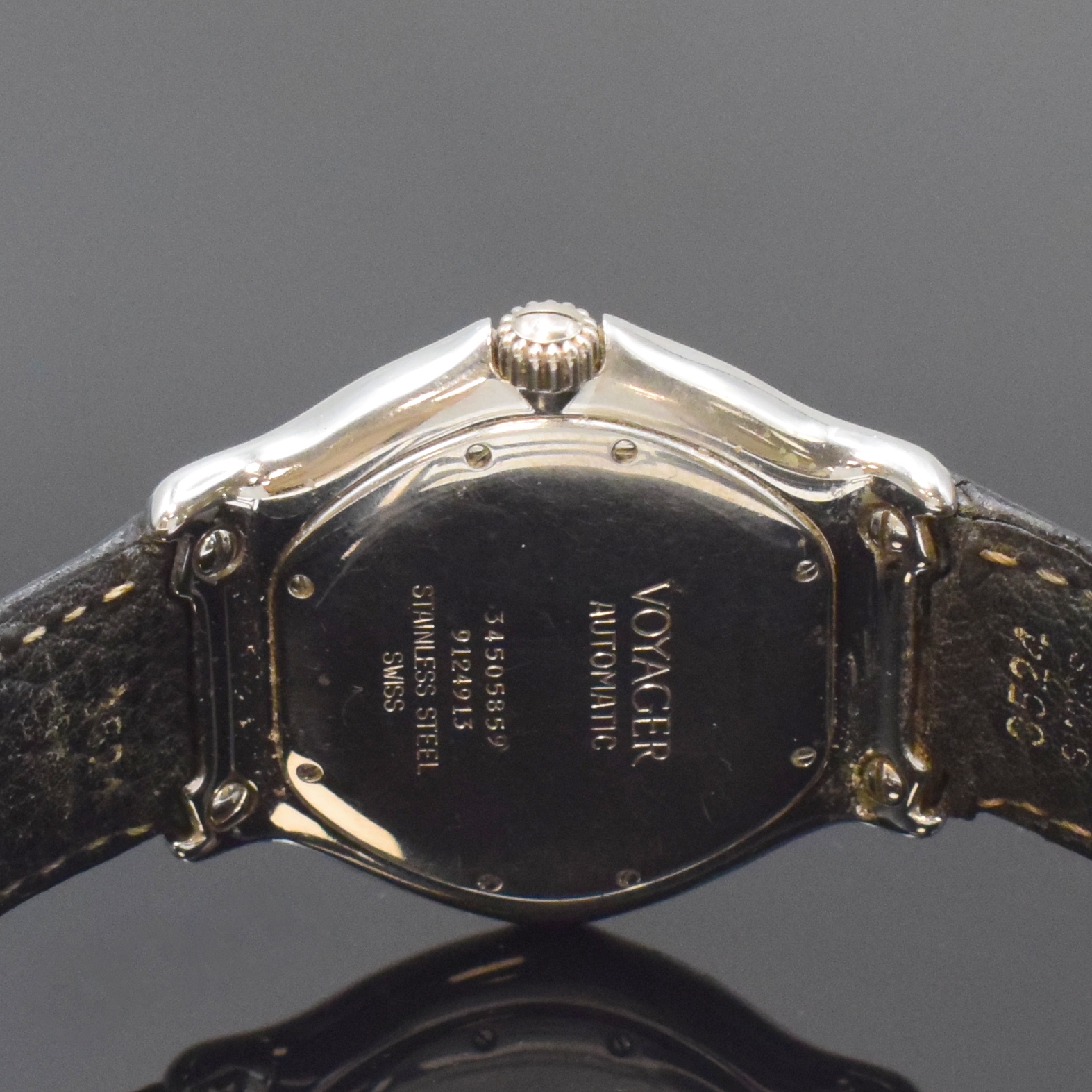 Detail d: EBEL Voyager Herrenarmbanduhr mit Weltzeitanzeige Referenz 9124913, Automatik, Schweiz um 1998, Edelstahlgeh. inkl. Lederband m. Faltschl., Boden ...