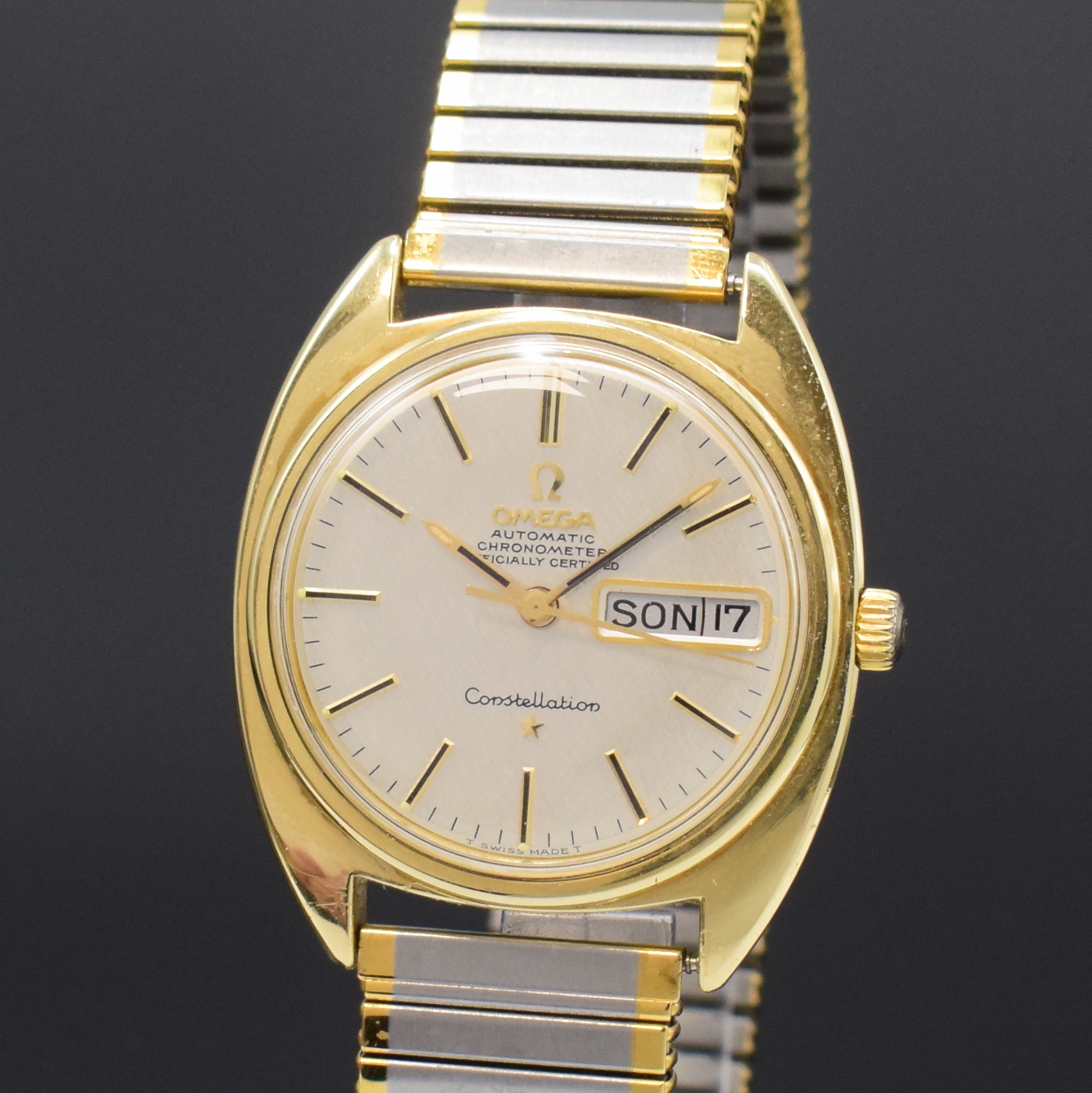 Detail a: OMEGA Constellation Chronometer Herrenarmbanduhr Referenz 168019, Schweiz um 1969, Automatik, verg. Geh. in Stahl, Boden m. Darst. Sternwarte ...