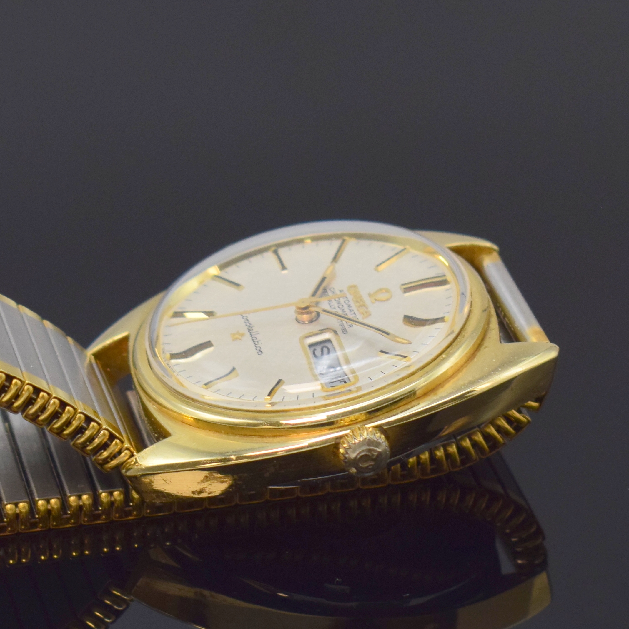 Detail b: OMEGA Constellation Chronometer Herrenarmbanduhr Referenz 168019, Schweiz um 1969, Automatik, verg. Geh. in Stahl, Boden m. Darst. Sternwarte ...