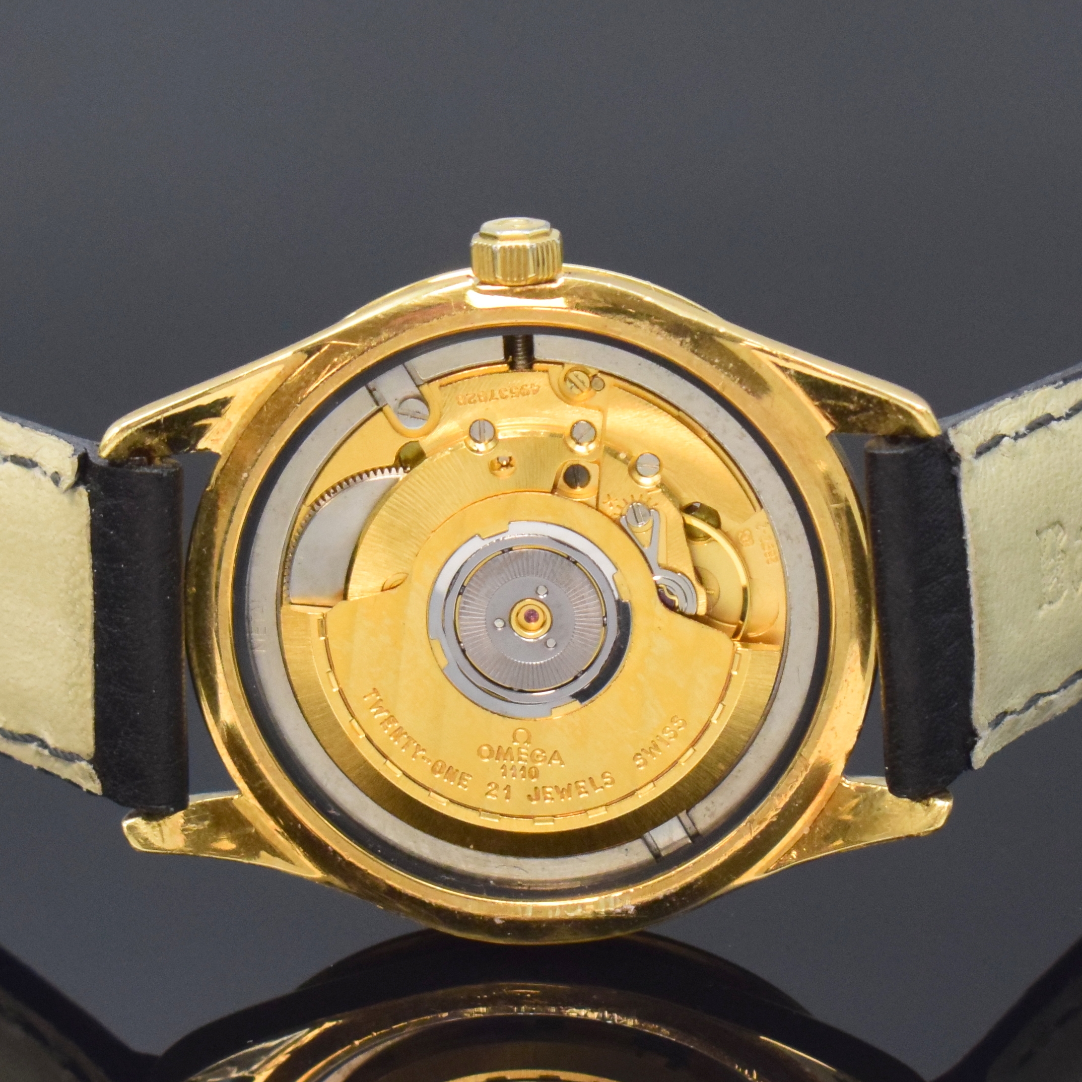 Detail e: OMEGA Herrenarmbanduhr "Speedmaster Classic" in GG 750/000 Referenz BA 166.0285, Schweiz um 1990, Automatik, Boden aufgedr., gold. ...