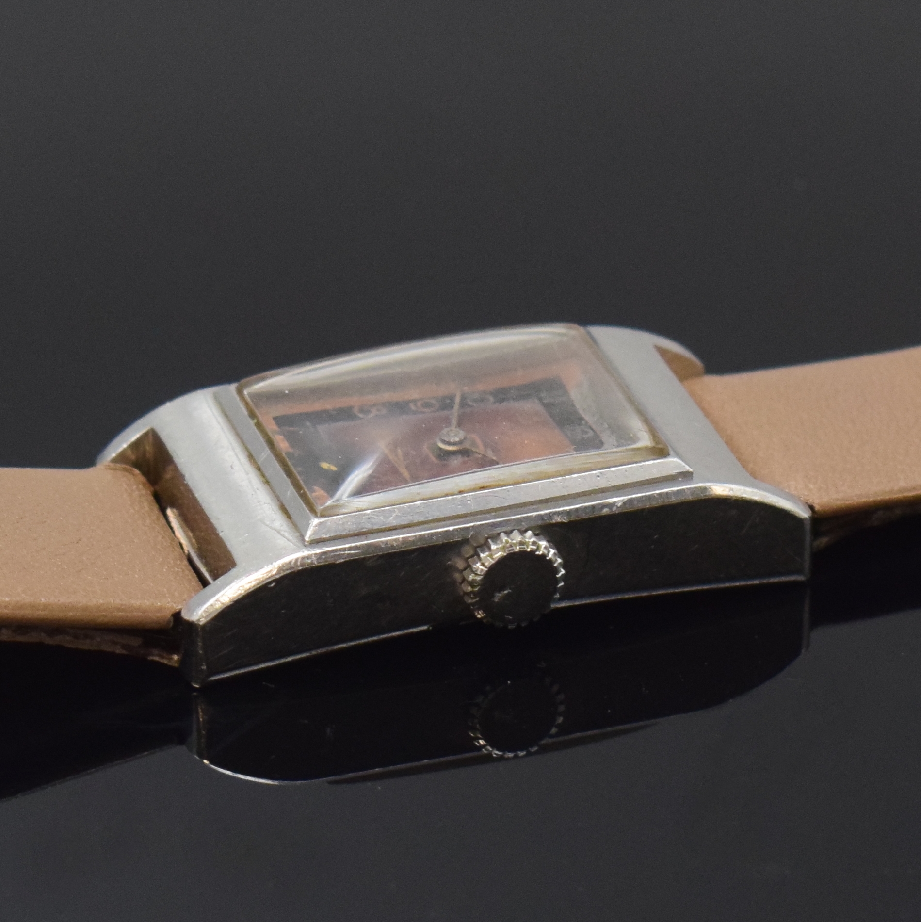 Detail b: OMEGA rechteckige Armbanduhr Kaliber T17, Schweiz um 1940, Handaufzug, Stahlgehäuse, Boden aufgedr., orig. Duoton-Zifferbl. altersbed. fl./besch., ...