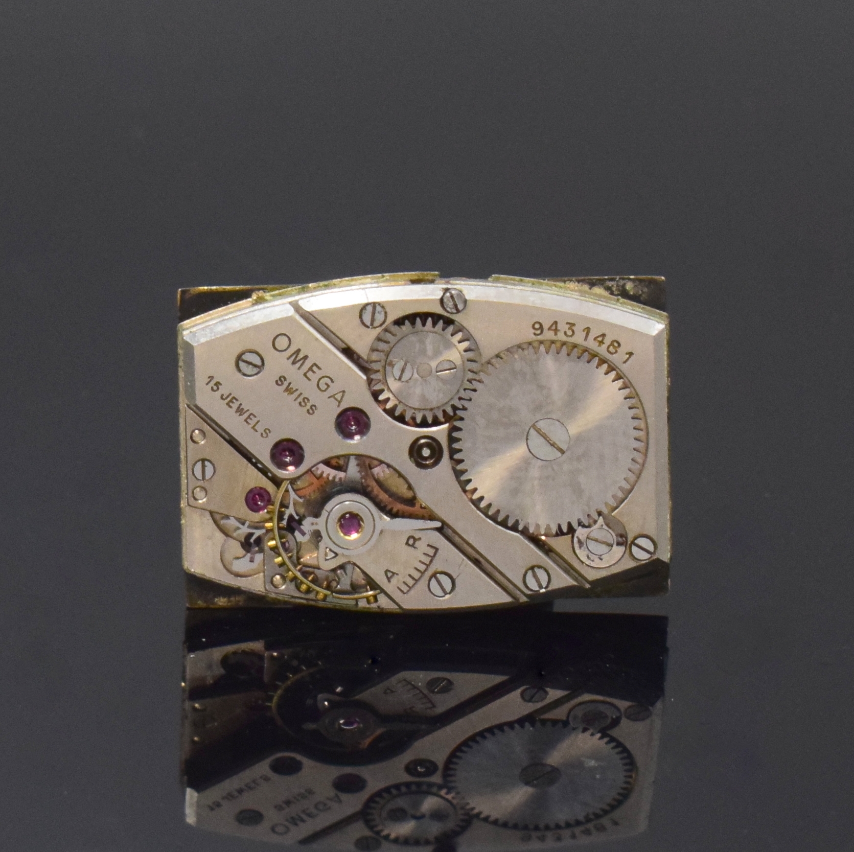 Detail f: OMEGA rechteckige Armbanduhr Kaliber T17, Schweiz um 1940, Handaufzug, Stahlgehäuse, Boden aufgedr., orig. Duoton-Zifferbl. altersbed. fl./besch., ...