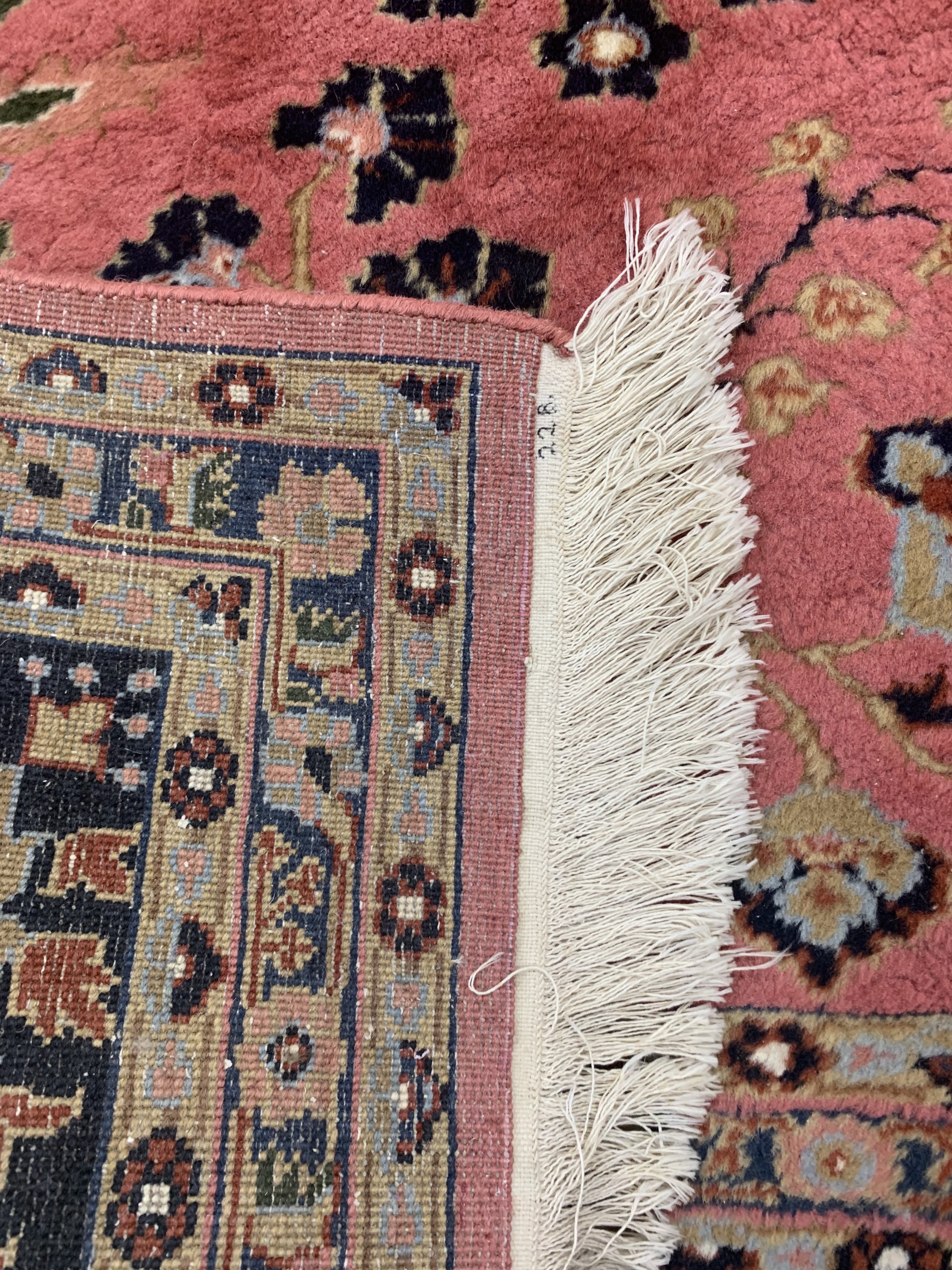 Detail g: Sarogh, Indien, ca. 60 Jahre, Wolle auf Baumwolle, ca. 341 x 254 cm, EHZ: 2