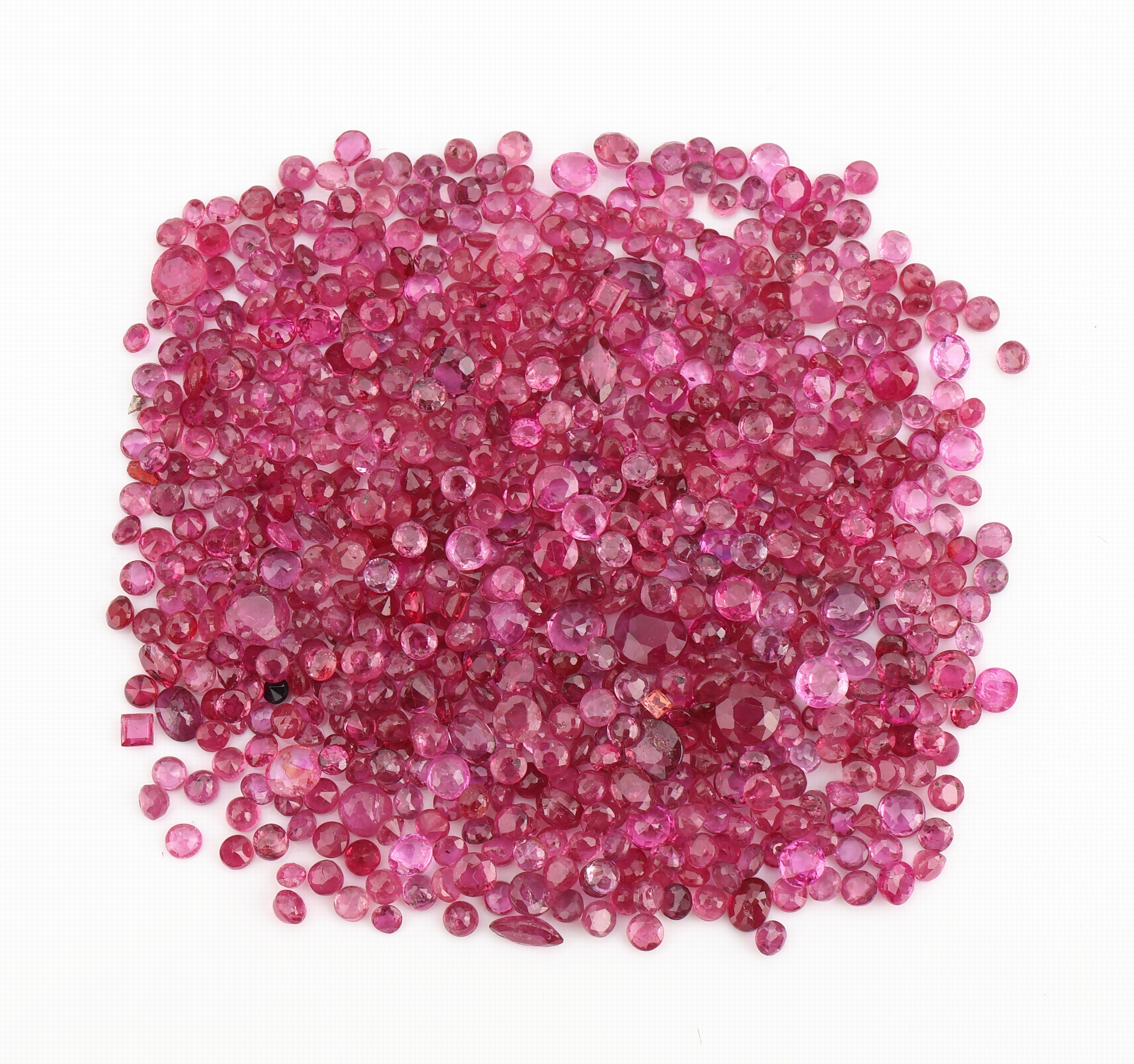 Lot Rubine zus. ca. 34.62 ct, überwiegend rundfacett., versch. Größen und Qualitäten, Ausfassware