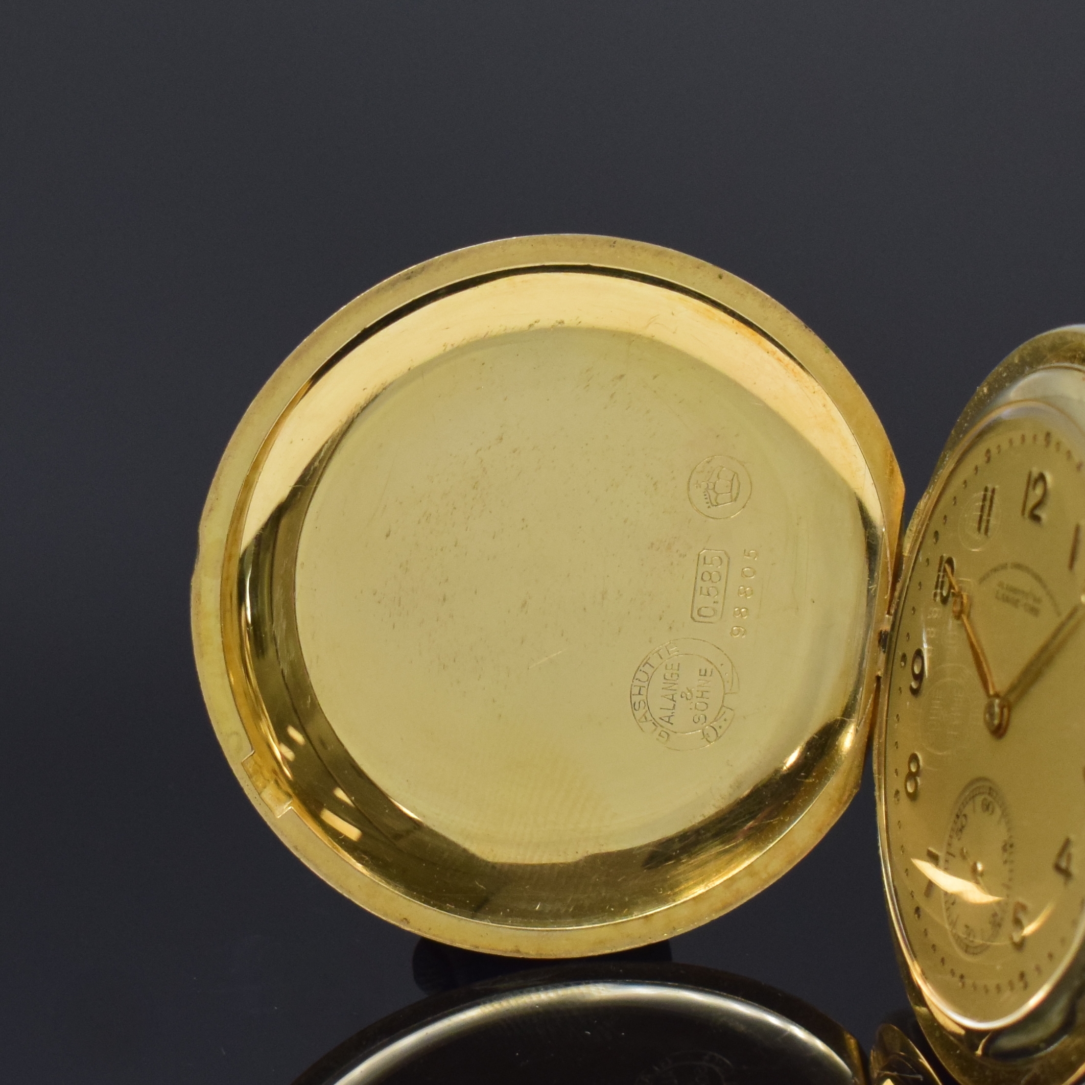 Detail a: DEUTSCHE UHRENFABRIKATION GLASHÜTTE A. Lange & Söhne Savonette in GG 585/000, Deutschland um 1925, Werk- u. Geh.-Nr. 98805, glattes 3- Deckel ...