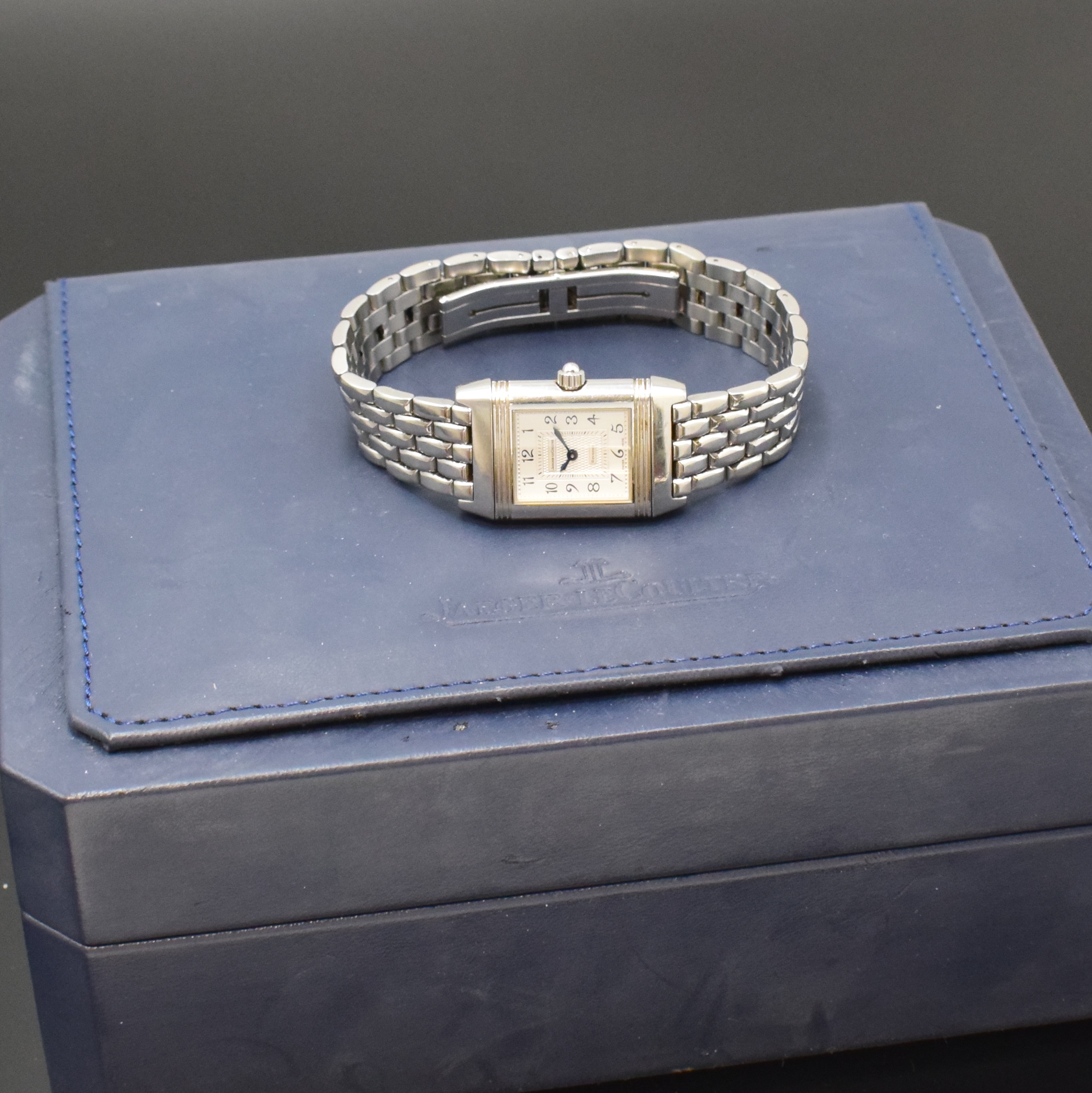 Detail g: Jaeger-LeCoultre Reverso Duetto Damenarmbanduhr Referenz 266.8.44, Schweiz um 2000, Handaufzug, Edelstahl-Wendegeh., orig. Gliederband m. dopp. ...