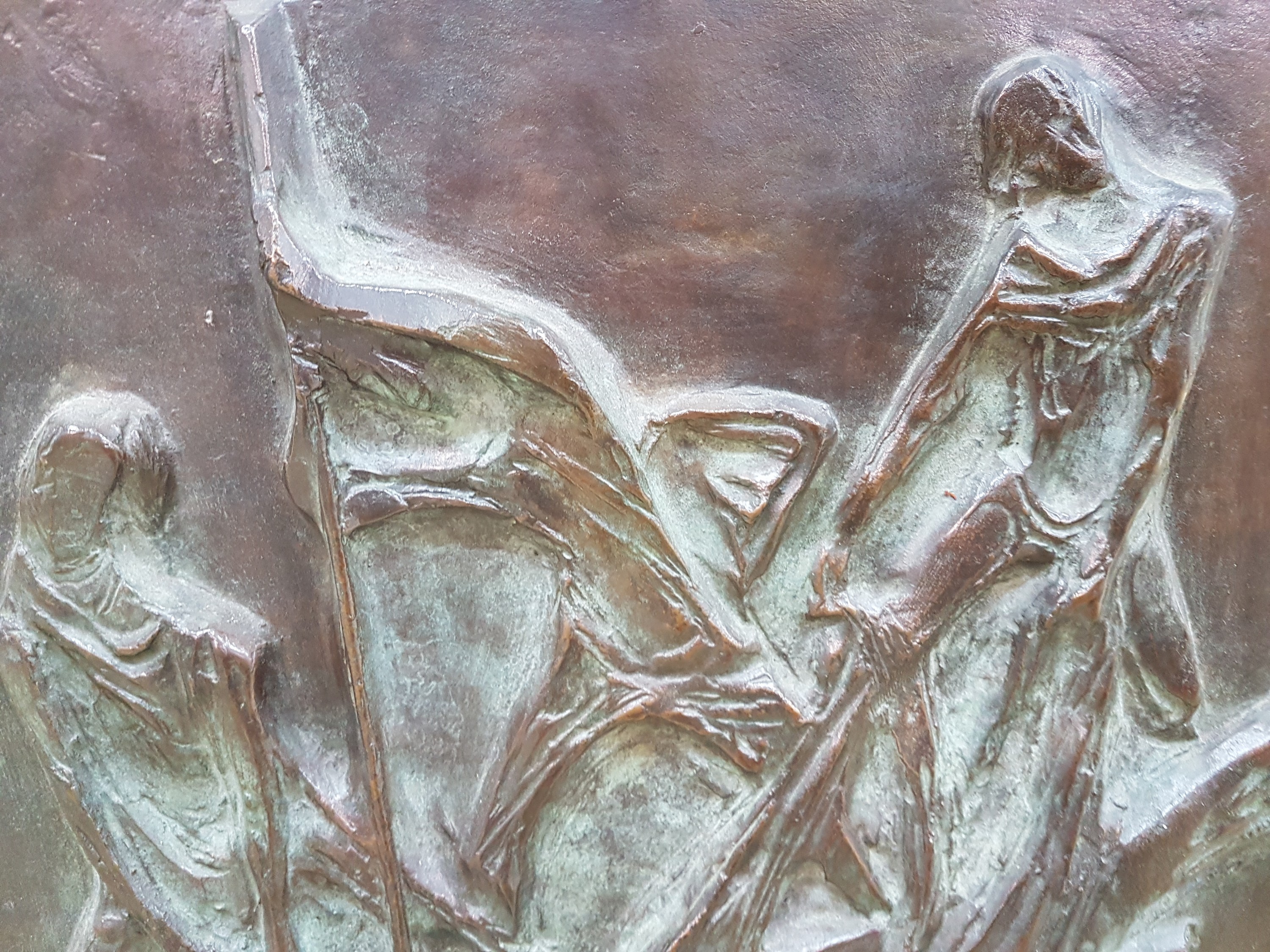 Detail g: Bronzerelief von Richard Menges, 1910-1998 Kaiserslautern, Der große Fischzug, wohl Modell zur großen Fassadenskulptur an der Stadtsparkasse ...