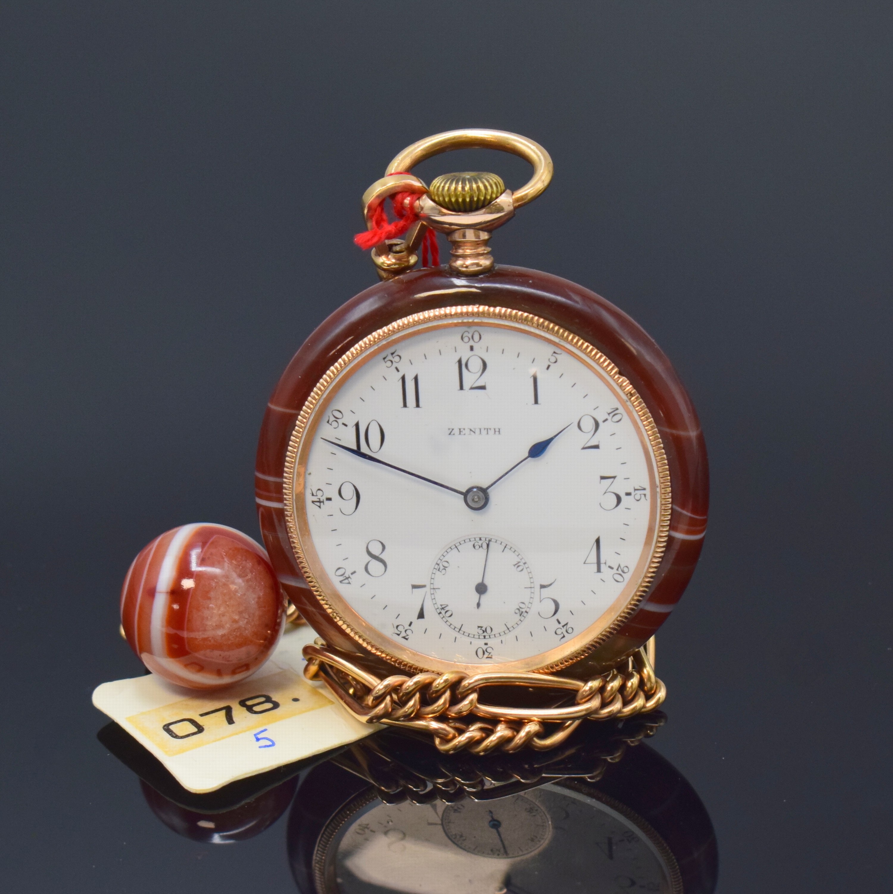 ZENITH offene Herrentaschenuhr im Achat- Gehäuse an passender Kette in 14k Gold mit Achatkugel, Schweiz um 1920, einschaliges Gehäuse über verg. ...