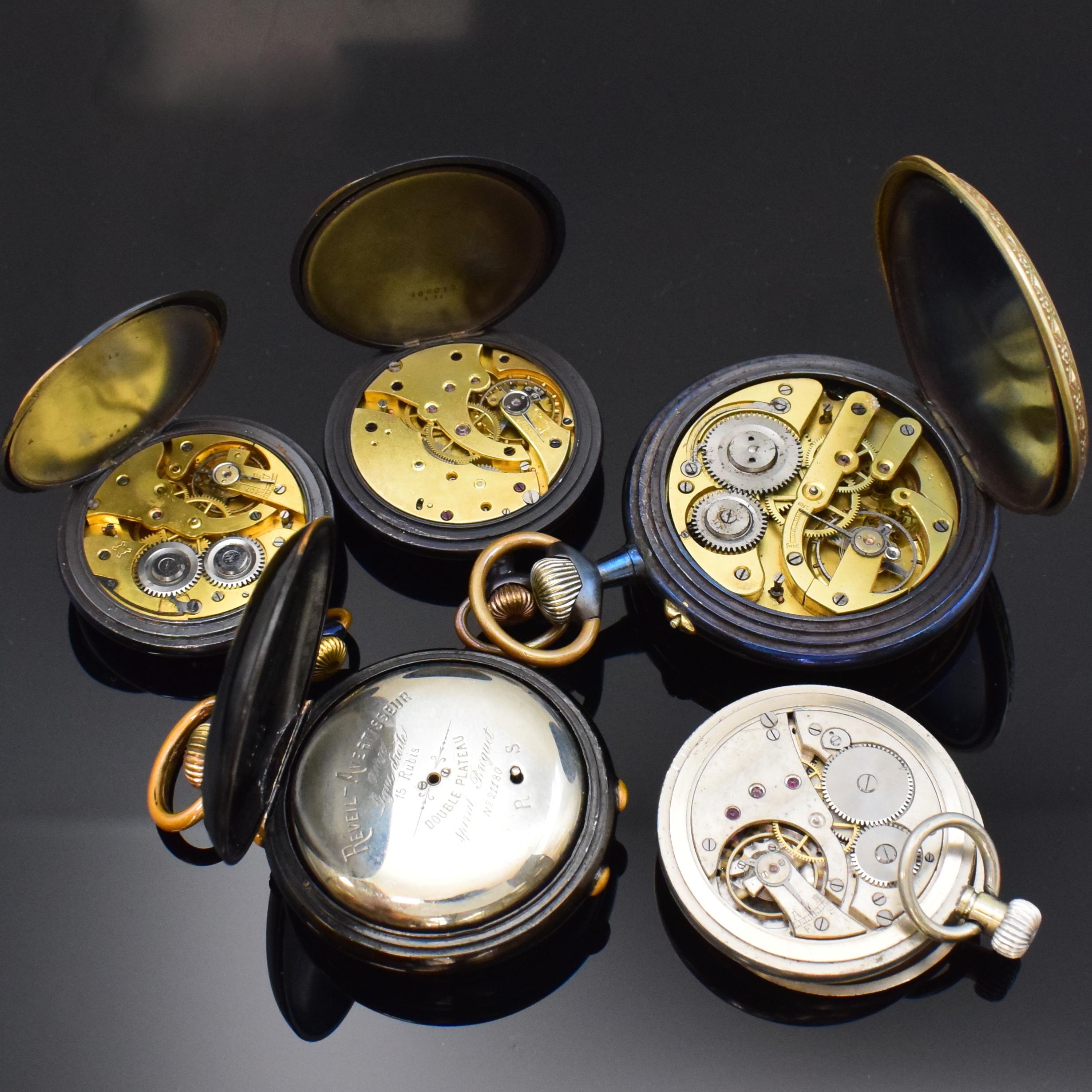 Detail b: Konvolut: 5 Metall-Taschenuhren, Schweiz / Frankreich um 1900 / 1940, 4 x Eisengehäuse, davon eine Chronometre LIP mit 24-Std.- Anzeige, 1 x mit ...