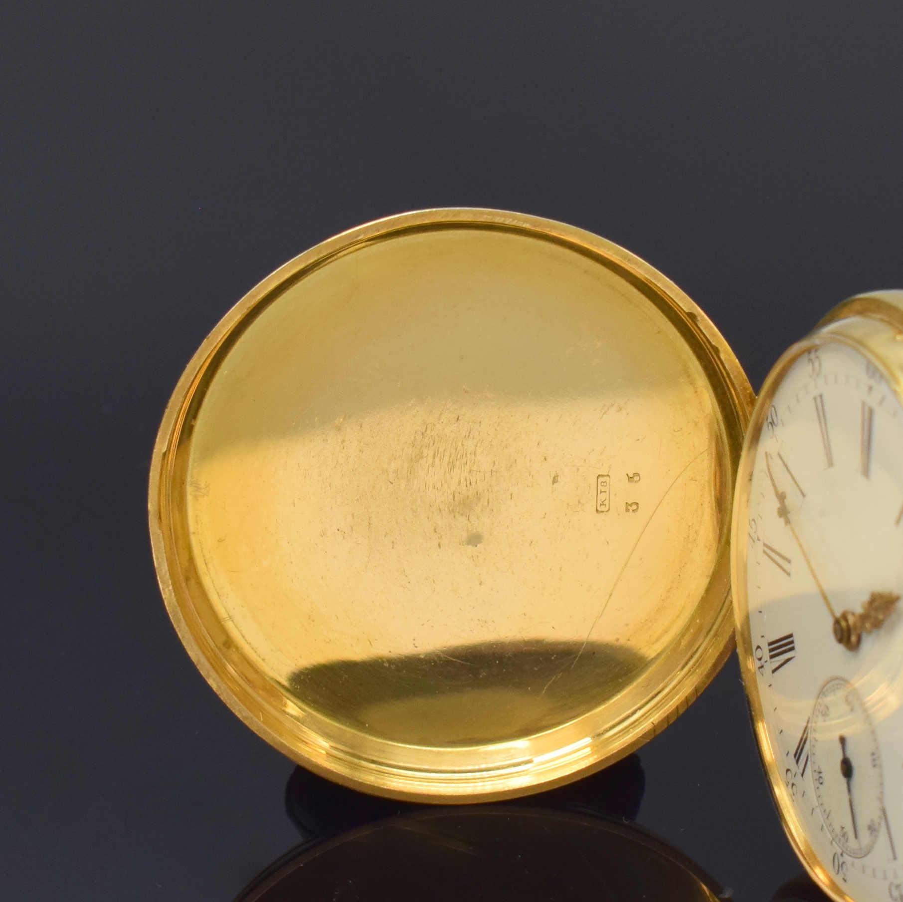 Detail a: Savonette Herrentaschenuhr in GG 750/000, Schweiz um 1880, guill., gestuftes 3-Deckel Goldgeh. dell., Emailzifferbl. m. röm. Zahlen, Zeiger später, ...