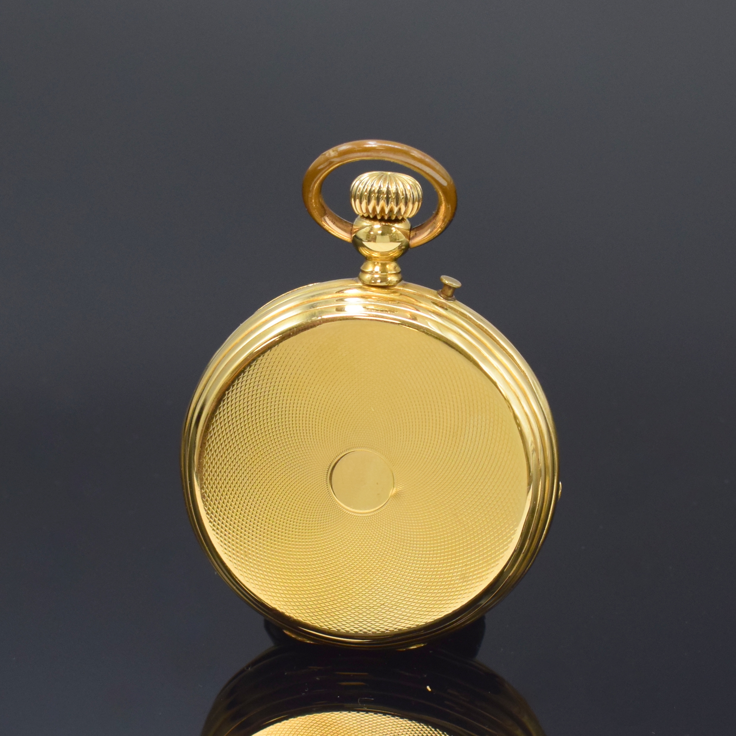 Detail b: Savonette Herrentaschenuhr in GG 750/000, Schweiz um 1880, guill., gestuftes 3-Deckel Goldgeh. dell., Emailzifferbl. m. röm. Zahlen, Zeiger später, ...
