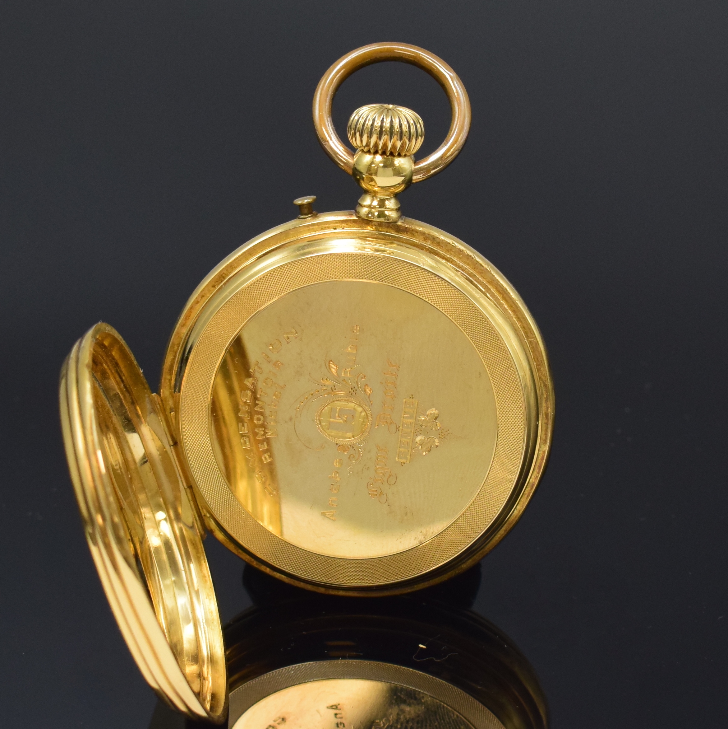 Detail e: Savonette Herrentaschenuhr in GG 750/000, Schweiz um 1880, guill., gestuftes 3-Deckel Goldgeh. dell., Emailzifferbl. m. röm. Zahlen, Zeiger später, ...