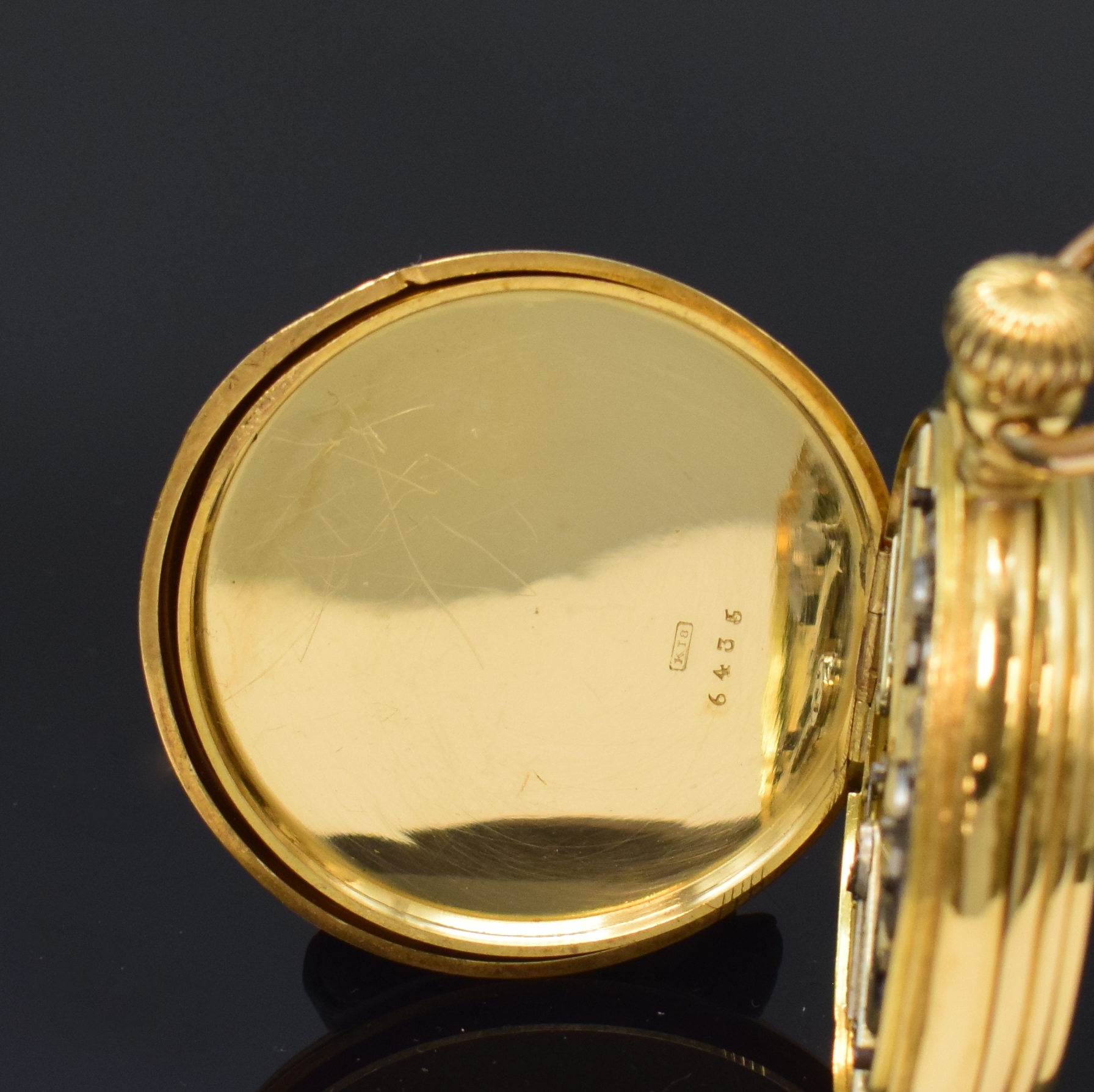 Detail f: Savonette Herrentaschenuhr in GG 750/000, Schweiz um 1880, guill., gestuftes 3-Deckel Goldgeh. dell., Emailzifferbl. m. röm. Zahlen, Zeiger später, ...