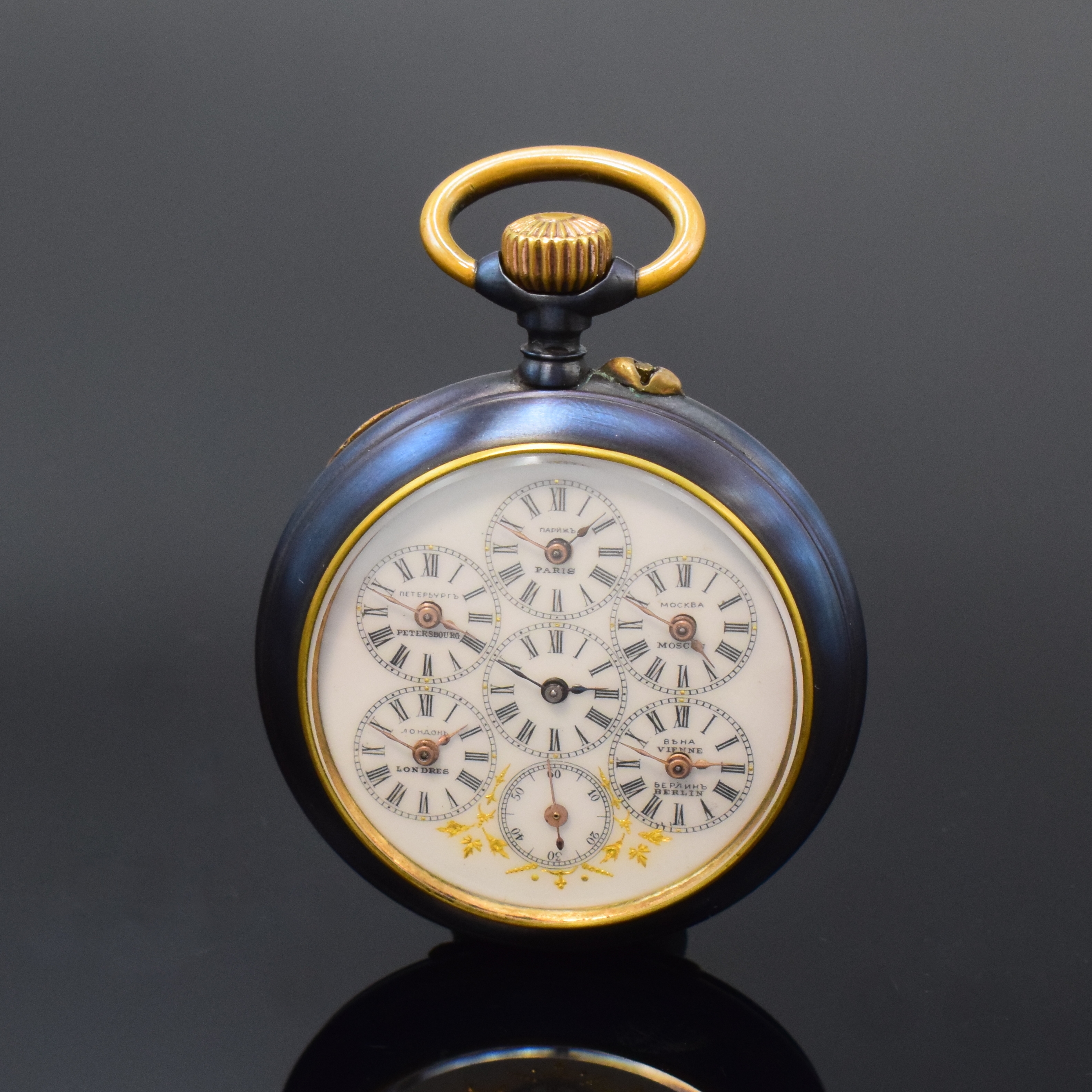 Offene Weltzeittaschenuhr, Schweiz um 1900, brüniertes Eisengehäuse nachtr. gebl., Emailzifferbl. m. Anz. v. 6 Zeitzonen einstellbar über ...