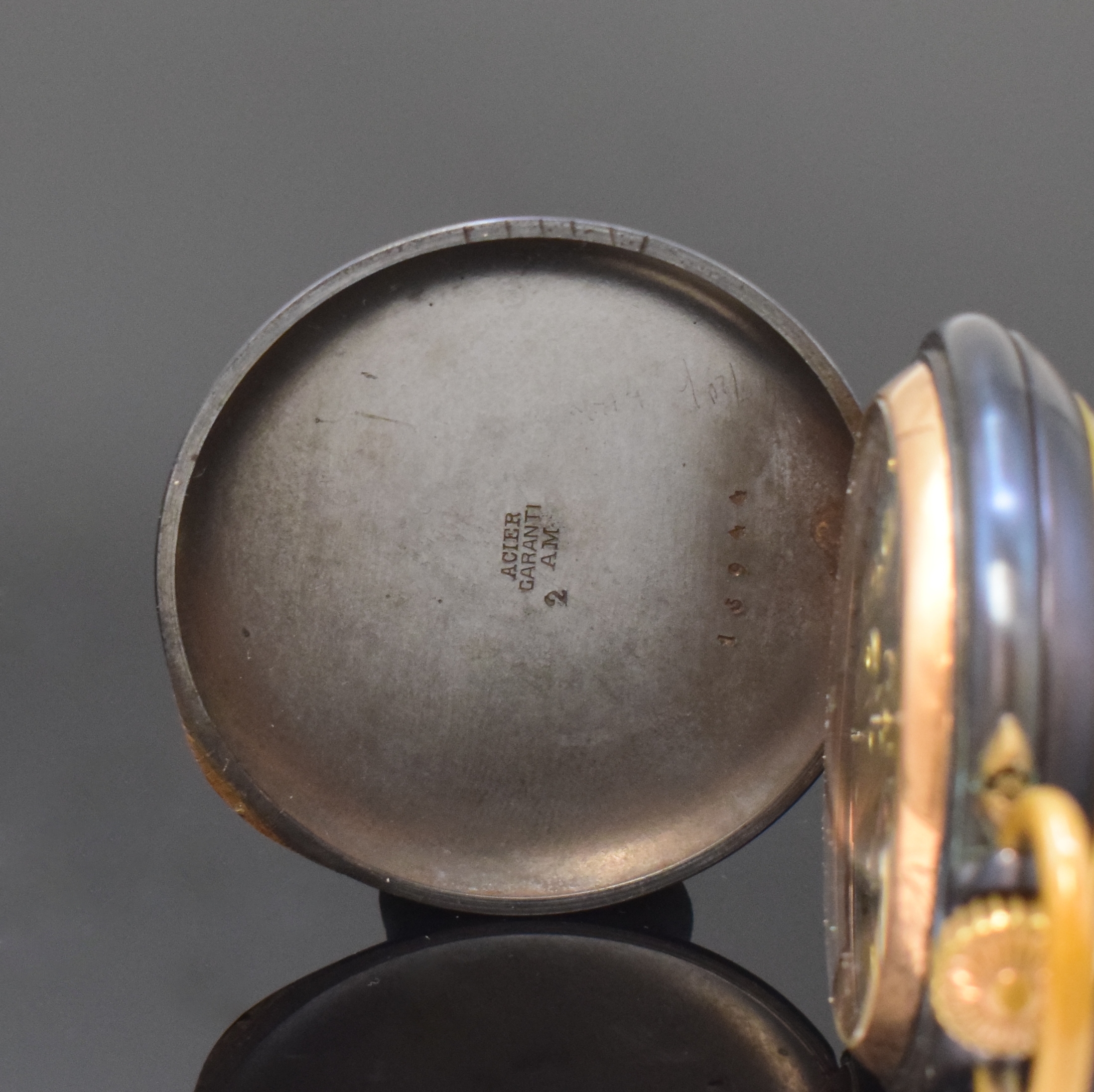 Detail b: Offene Weltzeittaschenuhr, Schweiz um 1900, brüniertes Eisengehäuse nachtr. gebl., Emailzifferbl. m. Anz. v. 6 Zeitzonen einstellbar über ...