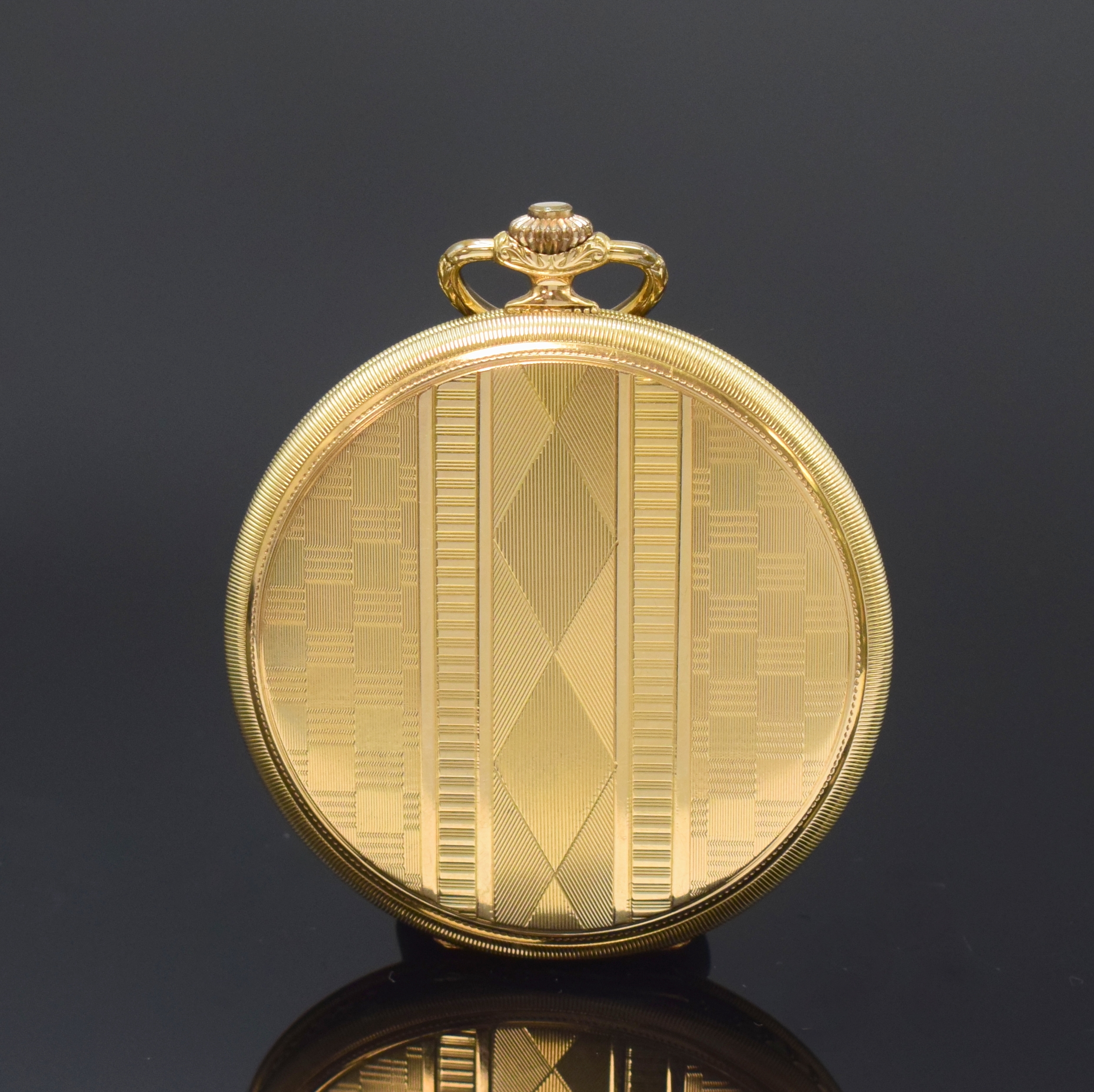 Detail c: RECORD WATCH Co. Savonette in GG 585/000, Schweiz um 1925, guill. 2 Deckel Goldgeh., gold. Zifferbl. pat., Zeiger später, vers. Werk m. Genfer ...