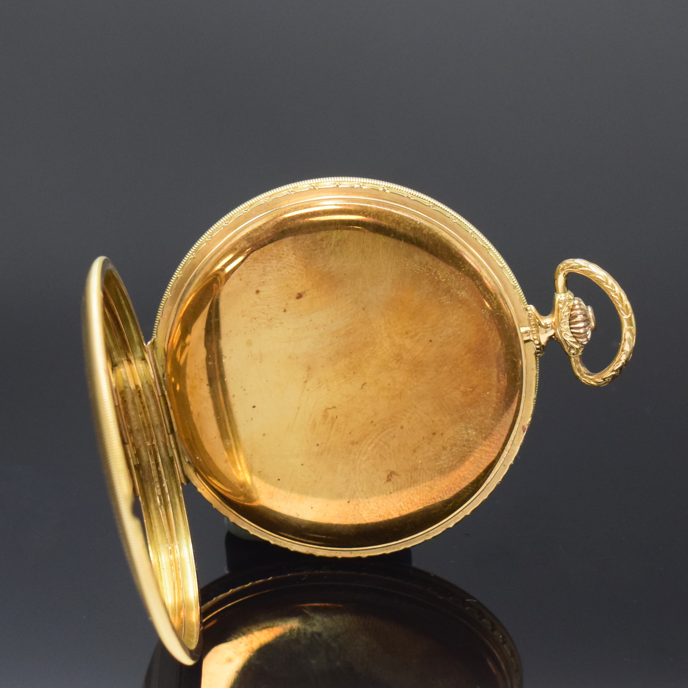 Detail e: RECORD WATCH Co. Savonette in GG 585/000, Schweiz um 1925, guill. 2 Deckel Goldgeh., gold. Zifferbl. pat., Zeiger später, vers. Werk m. Genfer ...