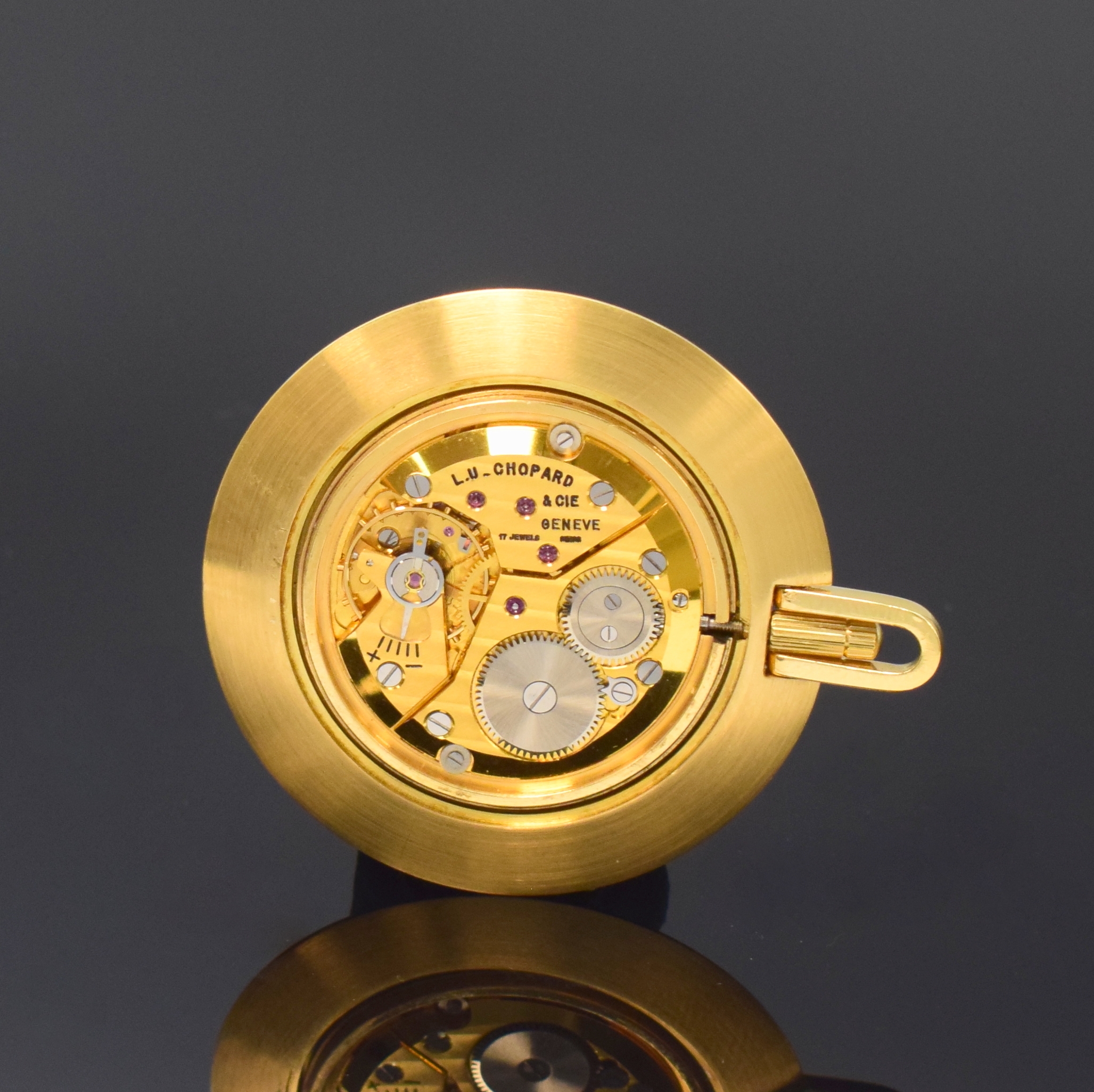 Detail b: CHOPARD Frack-/Anhängeuhr in GG 750/000, Schweiz um 1970, Boden aufgedr., gold. Zifferbl. m. röm. Std., verg. Werk, 17 St., Kal. Peseux 7001, ...