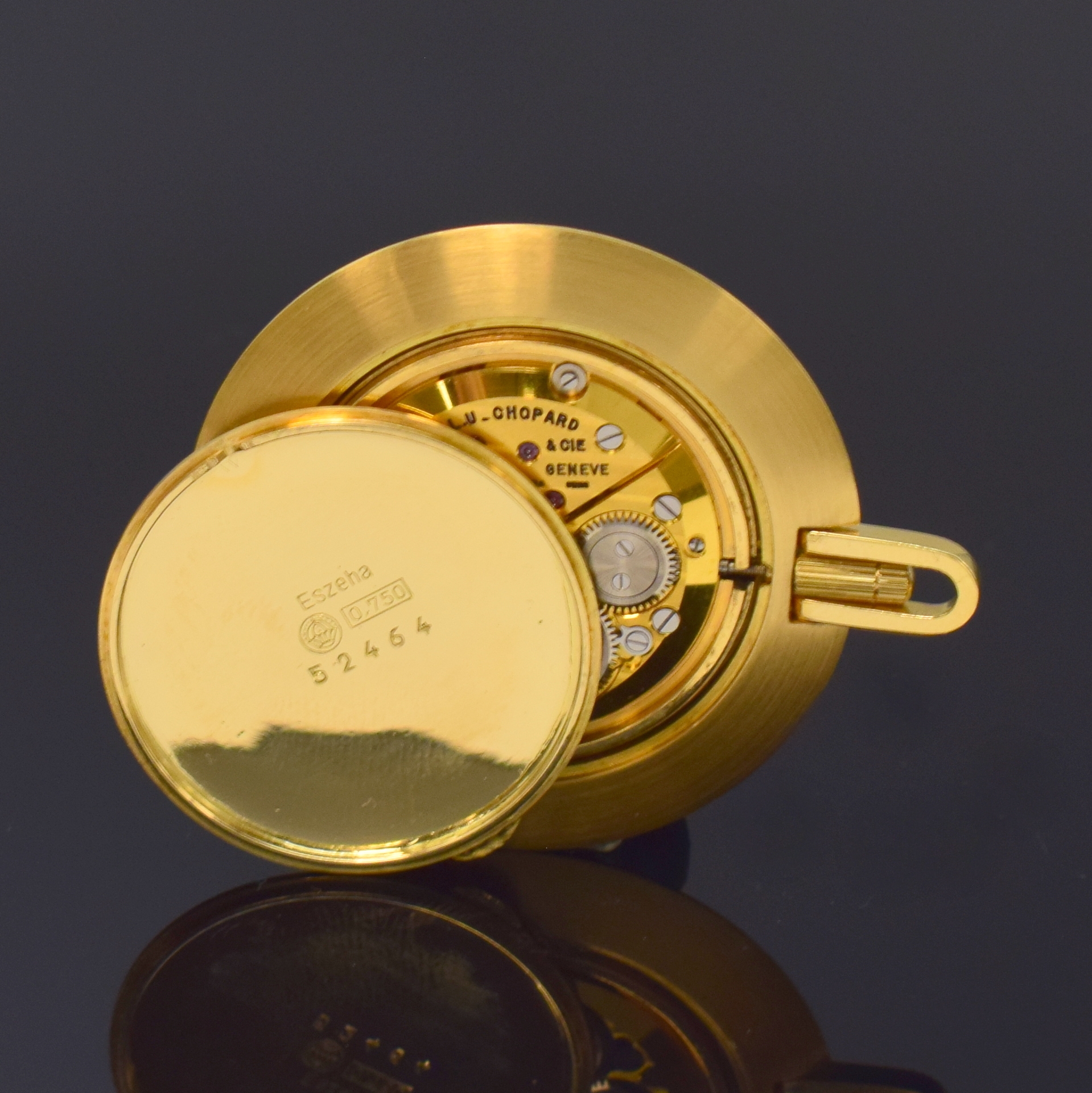 Detail c: CHOPARD Frack-/Anhängeuhr in GG 750/000, Schweiz um 1970, Boden aufgedr., gold. Zifferbl. m. röm. Std., verg. Werk, 17 St., Kal. Peseux 7001, ...