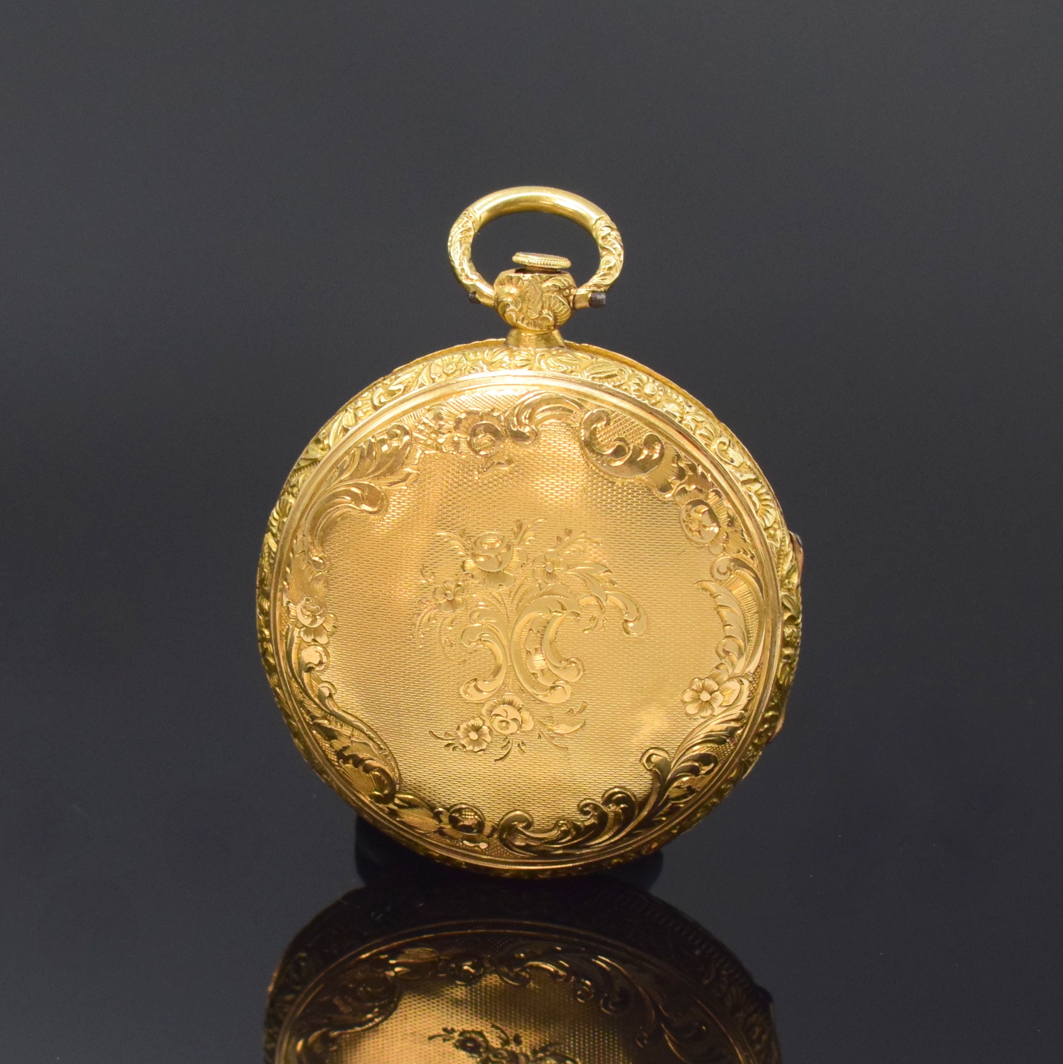 Detail a: Spindeltaschenuhr in GG 750/000, Schweiz um 1840, Ränder wie Pendant u. Bügel relief., Blütendekor, Geh. dell., Emailbl. im Aufzugbereich ...