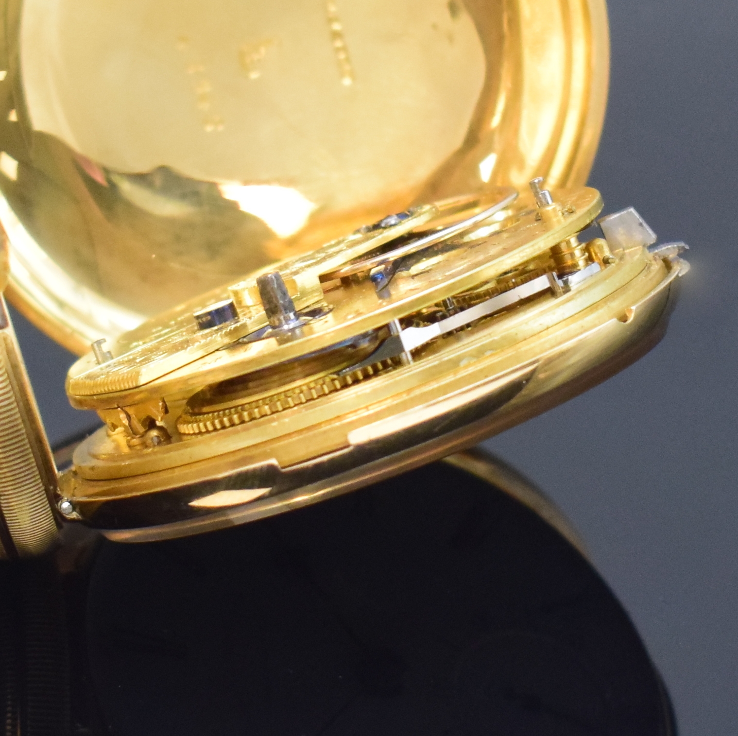 Detail i: M. I. TOBIAS & Co. Liverpool frühe Savonette Schlüsseltaschenuhr in GG 750/000, England um 1820, schweres, guill. Goldgeh. dell./ber., 2-teil. ...