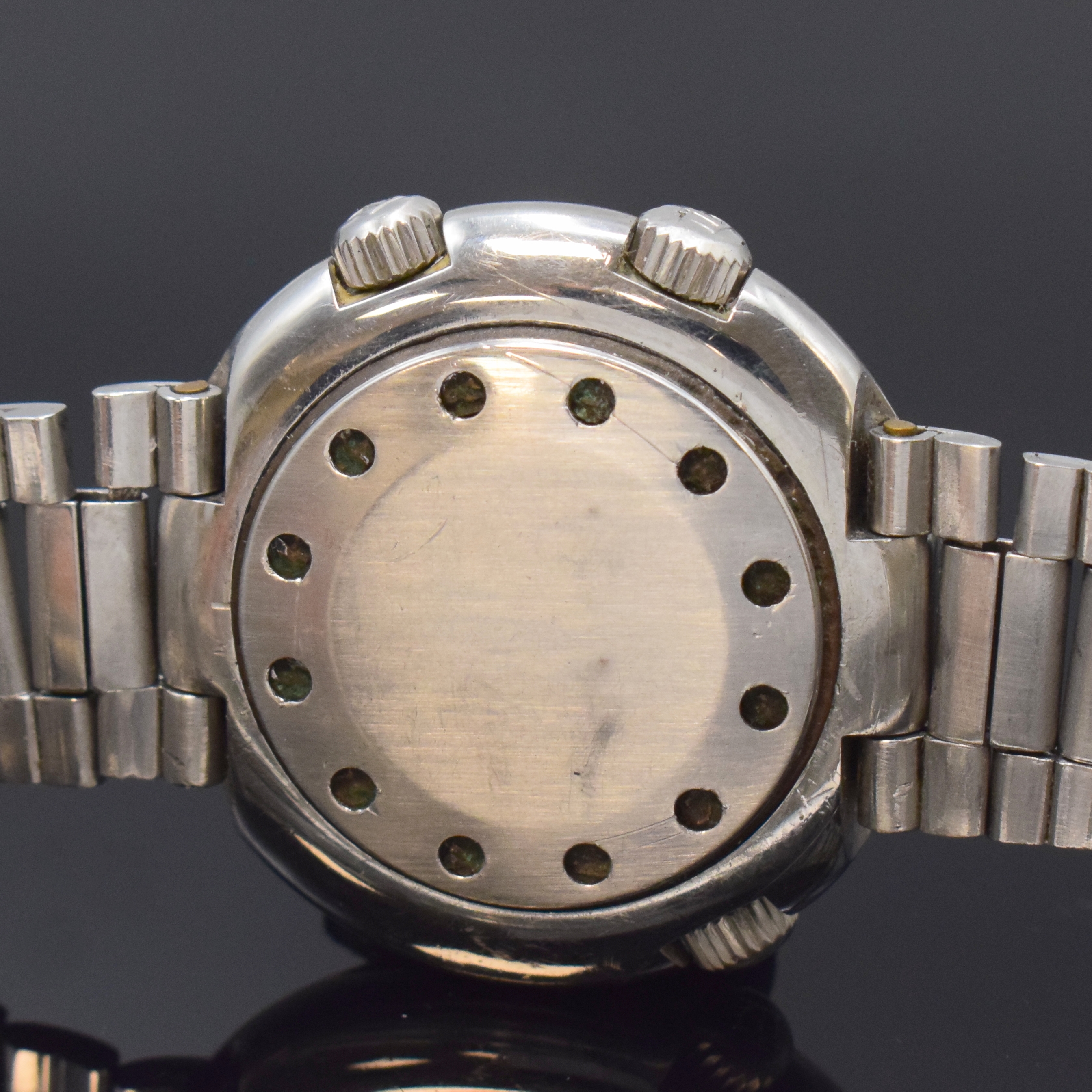 Detail d: TISSOT Sonorous T12 Herrenarmbanduhr in Stahl mit Wecker, Schweiz um 1970, Handaufzug, Boden aufgedr., Gay Freres Gliederband m. Faltschl., drehb. ...